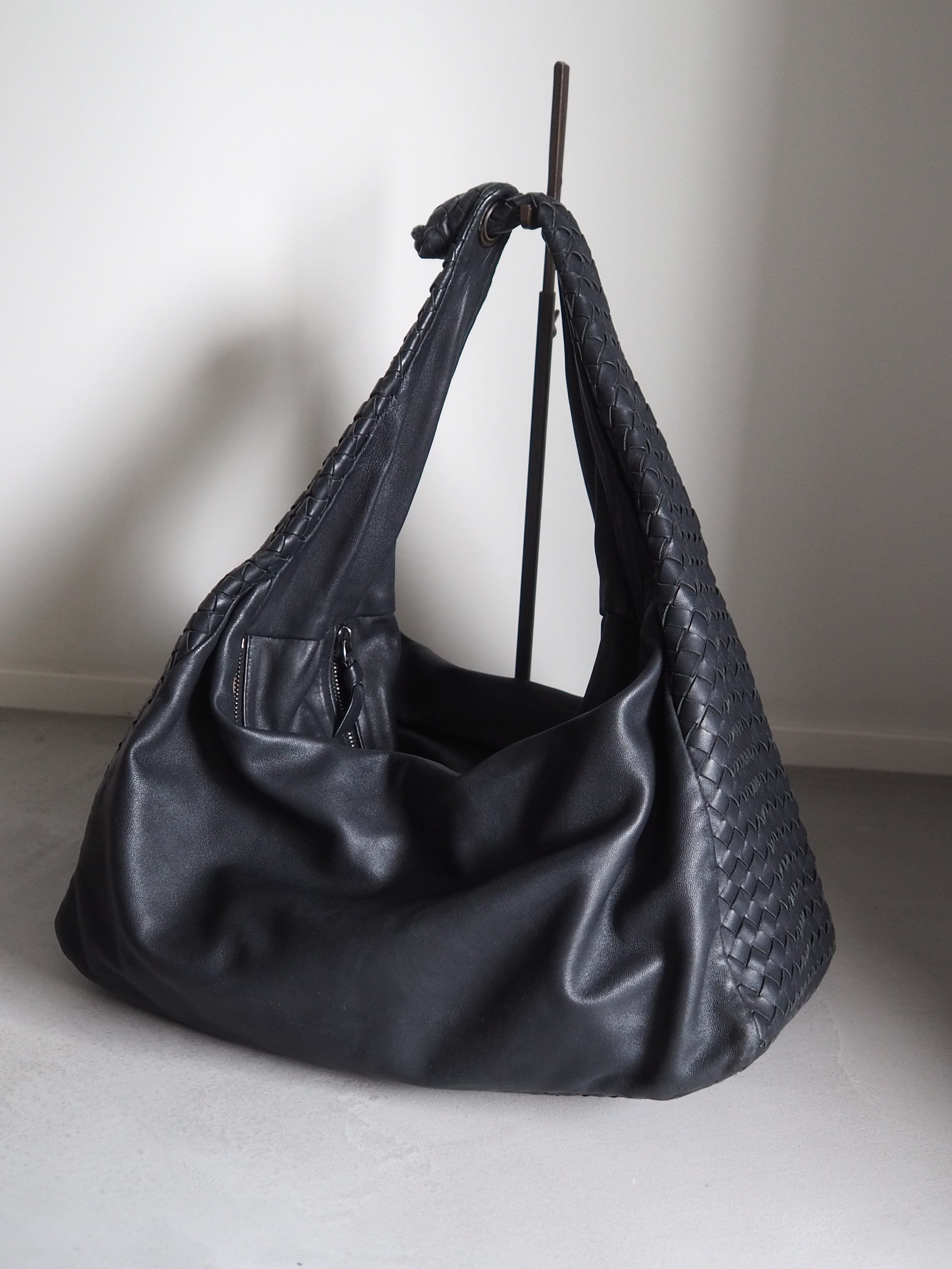 BOTTEGA VENETA Intrechart Shoulder bag Black Leather Unisex Vintage Authentic