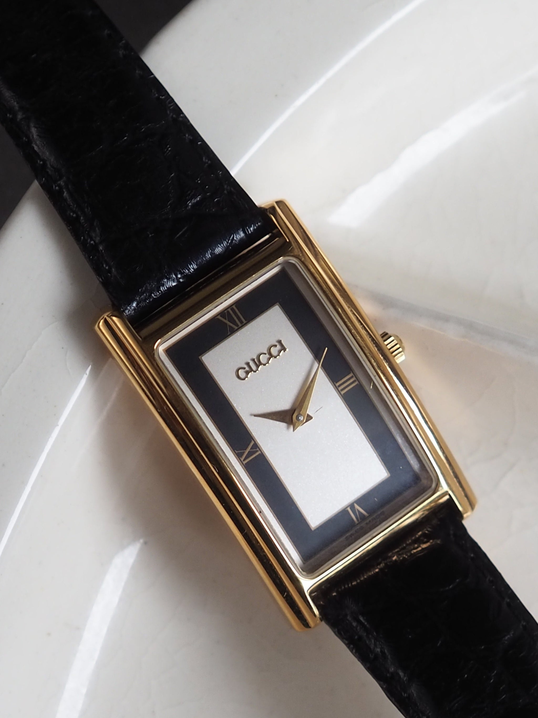 GUCCI グッチ スクエア ウォッチ 腕時計 2600M レディース ゴールド 