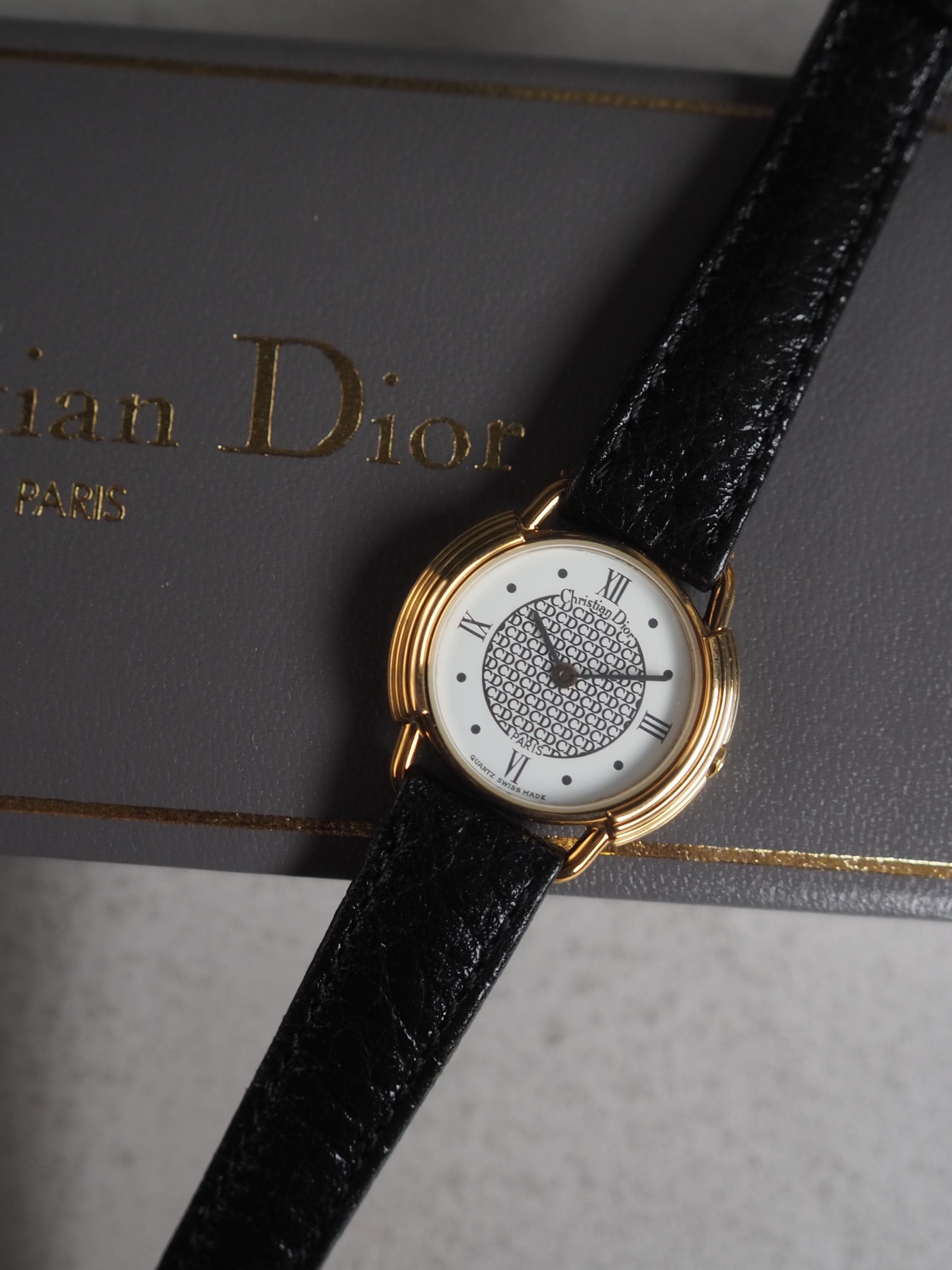 Christian Dior Round Logos Watch Gold Metal Leather Quartz Wristwatch Ladies Vintage Authentic