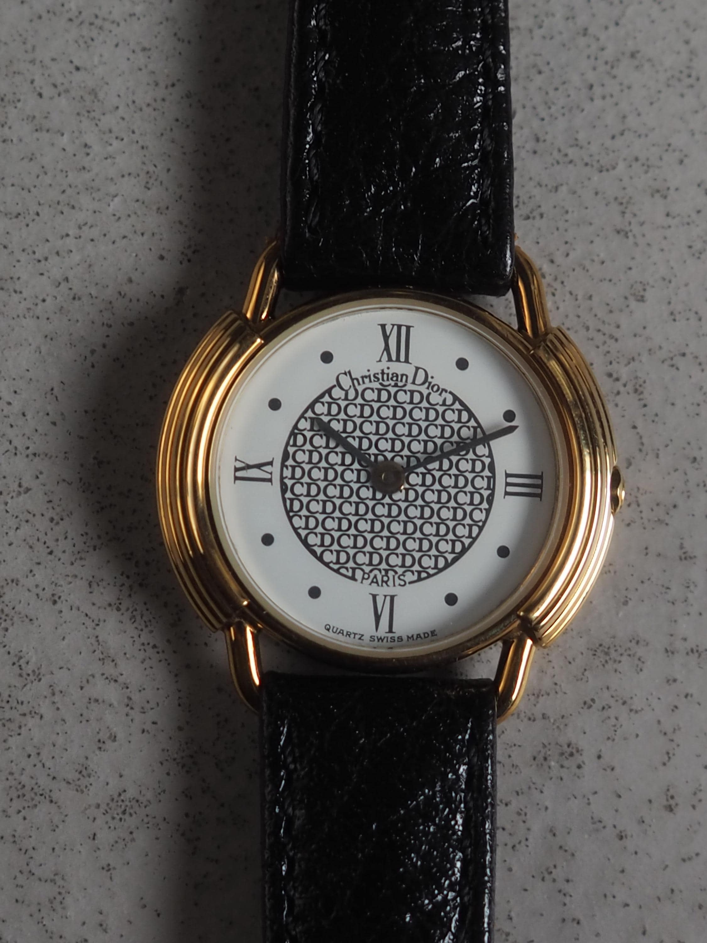 Christian Dior Round Logos Watch Gold Metal Leather Quartz Wristwatch Ladies Vintage Authentic
