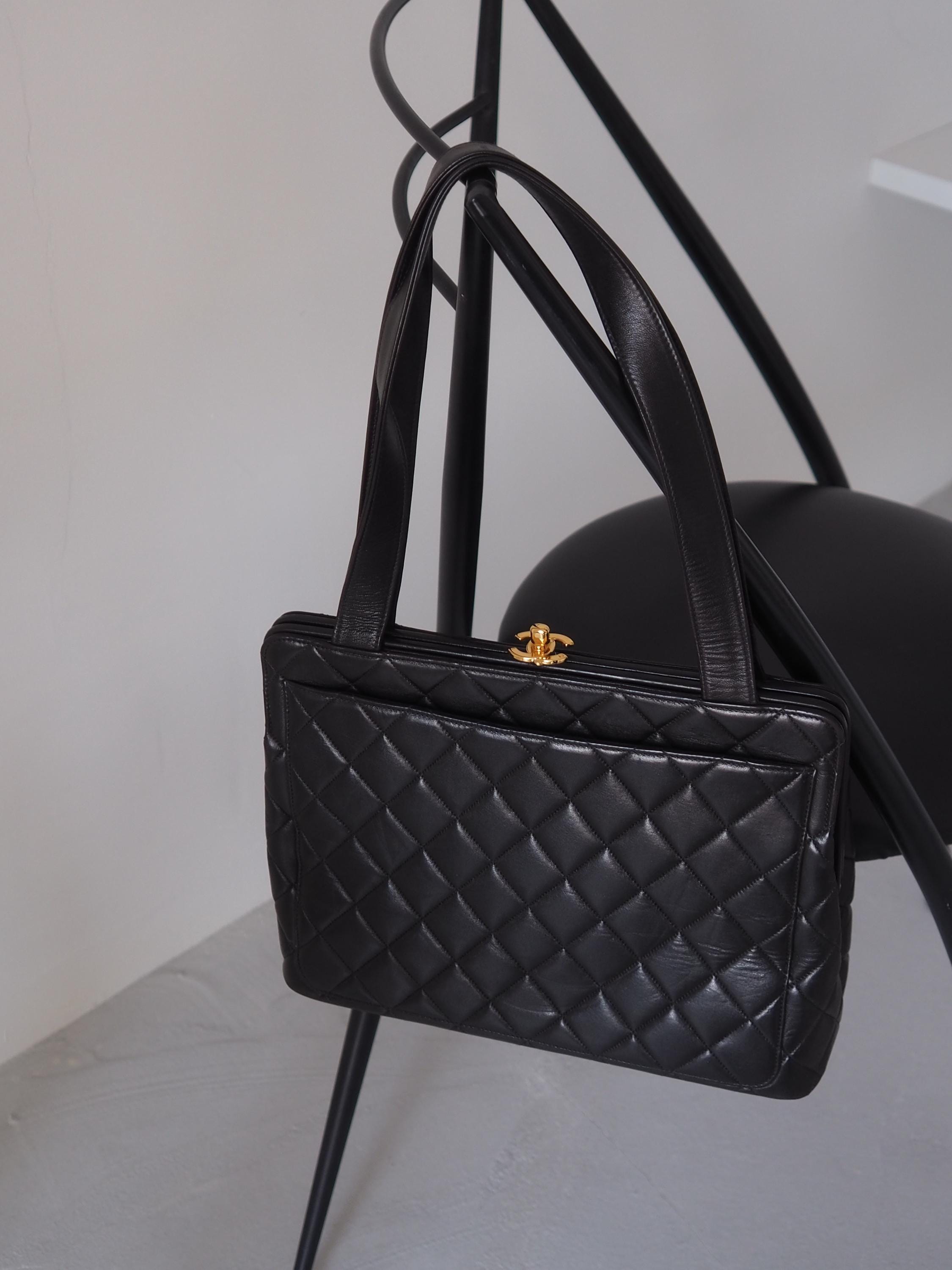 CHANEL Matelasse Quilted CC Clasp Shoulder Bag Black Vintage Authentic