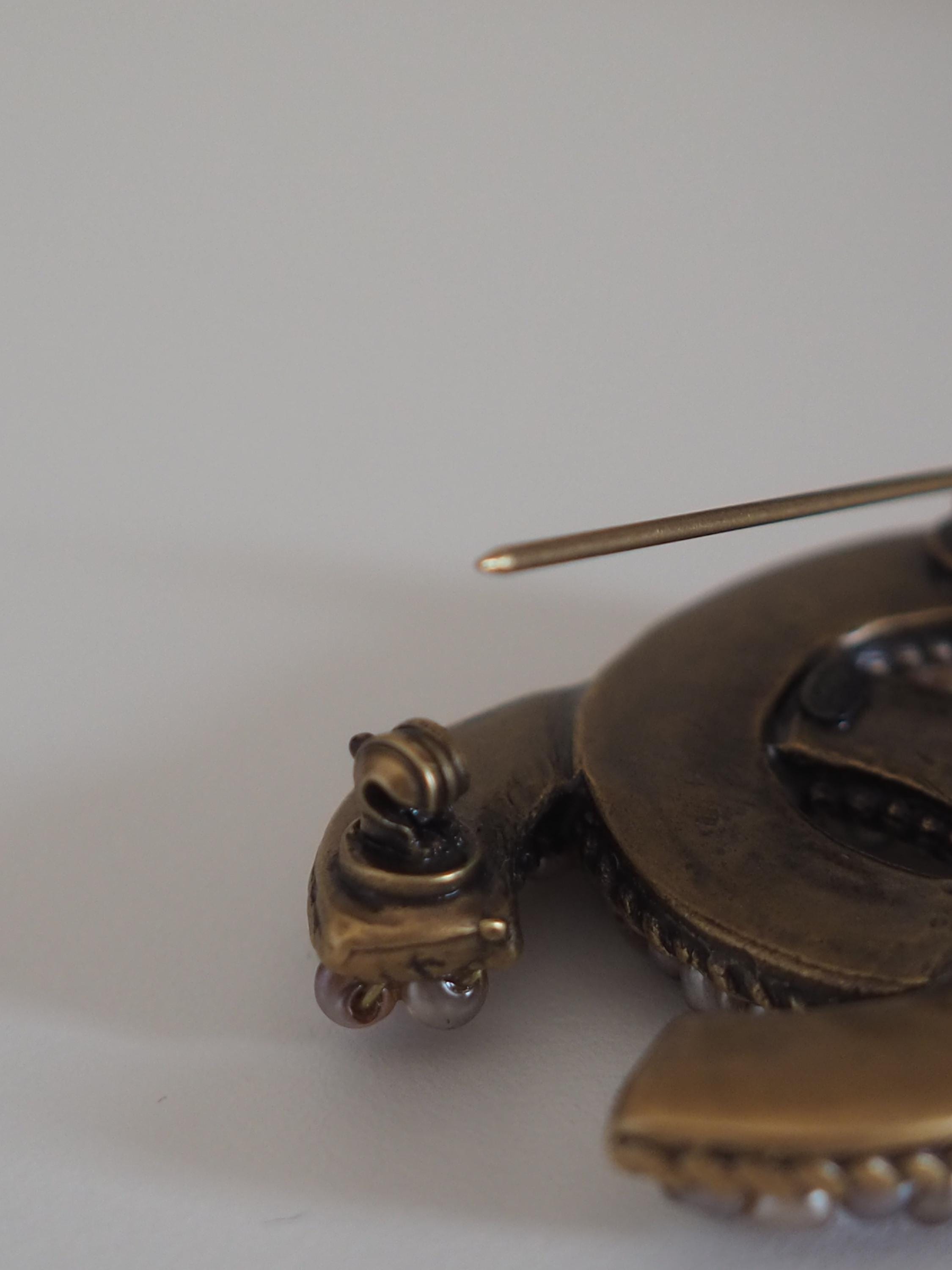 CHANEL COCO Mark Pearl Brooch Metal Gold Color Vintage Authentic