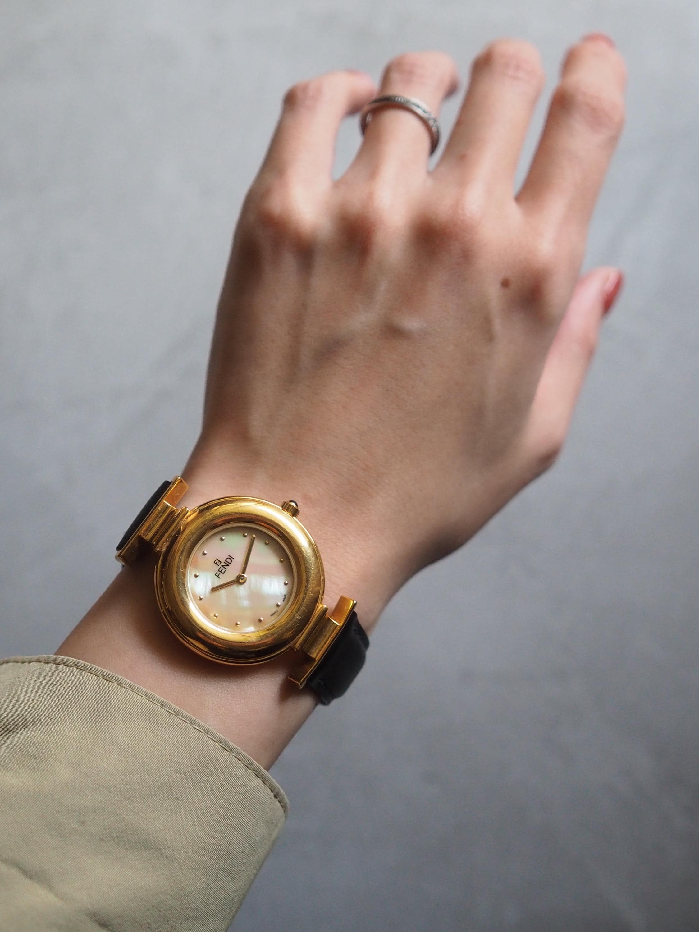 FENDI Shell Dial Watch Wristwatch Unisex Quartz Gold color Black Leather Vintage Authentic