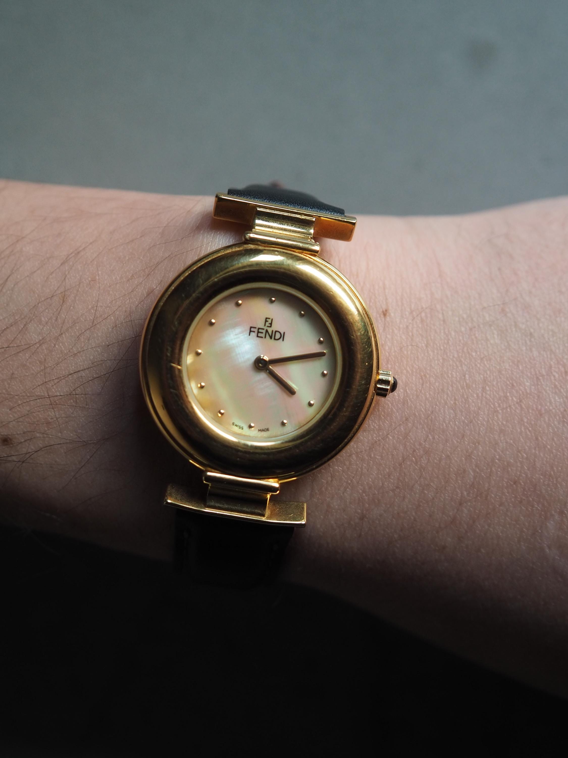 FENDI Shell Dial Watch Wristwatch Unisex Quartz Gold color Black Leather Vintage Authentic