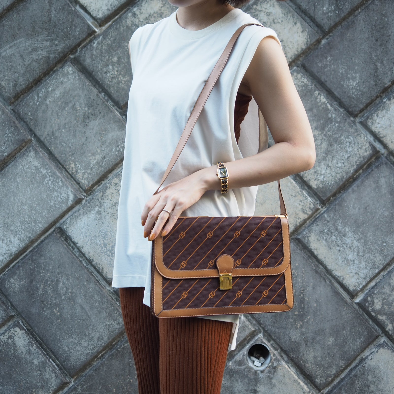 GUCCI GG Old Shoulder Bag Leather Canvas