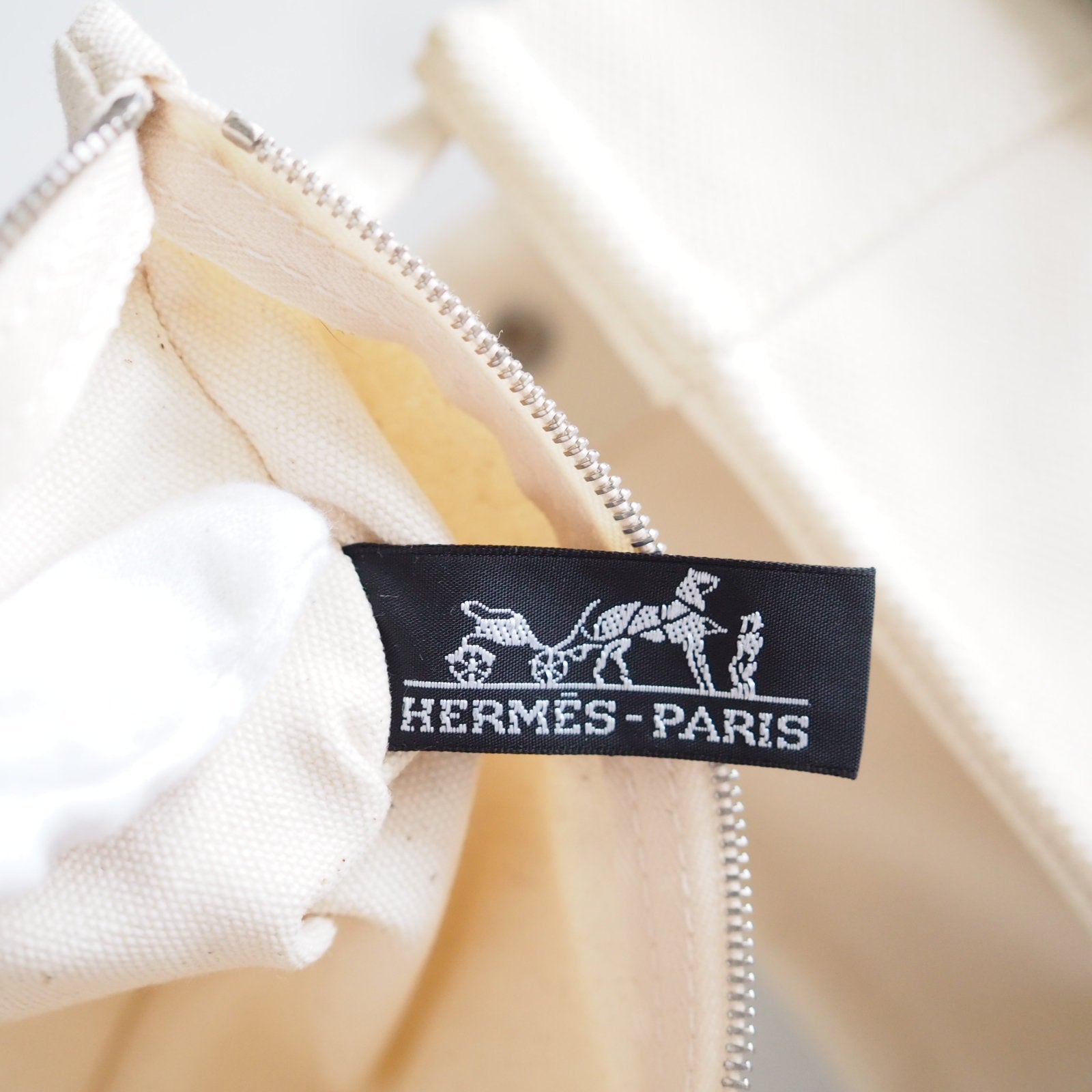 HERMES Tote Bag Bora Bora PM White Cotton Canvas Auth With Pouch