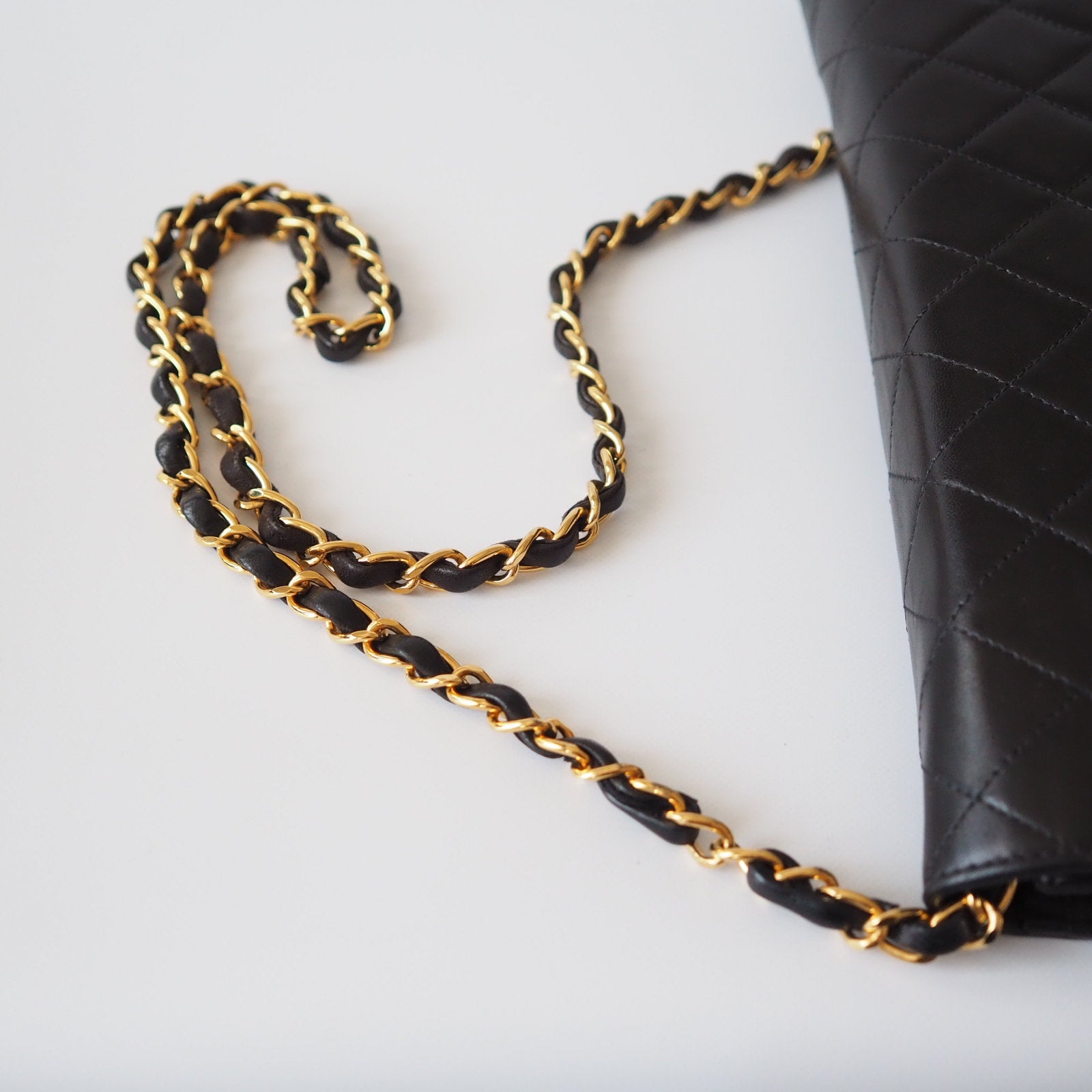 CHANEL Quilted CC Logo Chain Shoulder Bag Black vintage Authentic Box