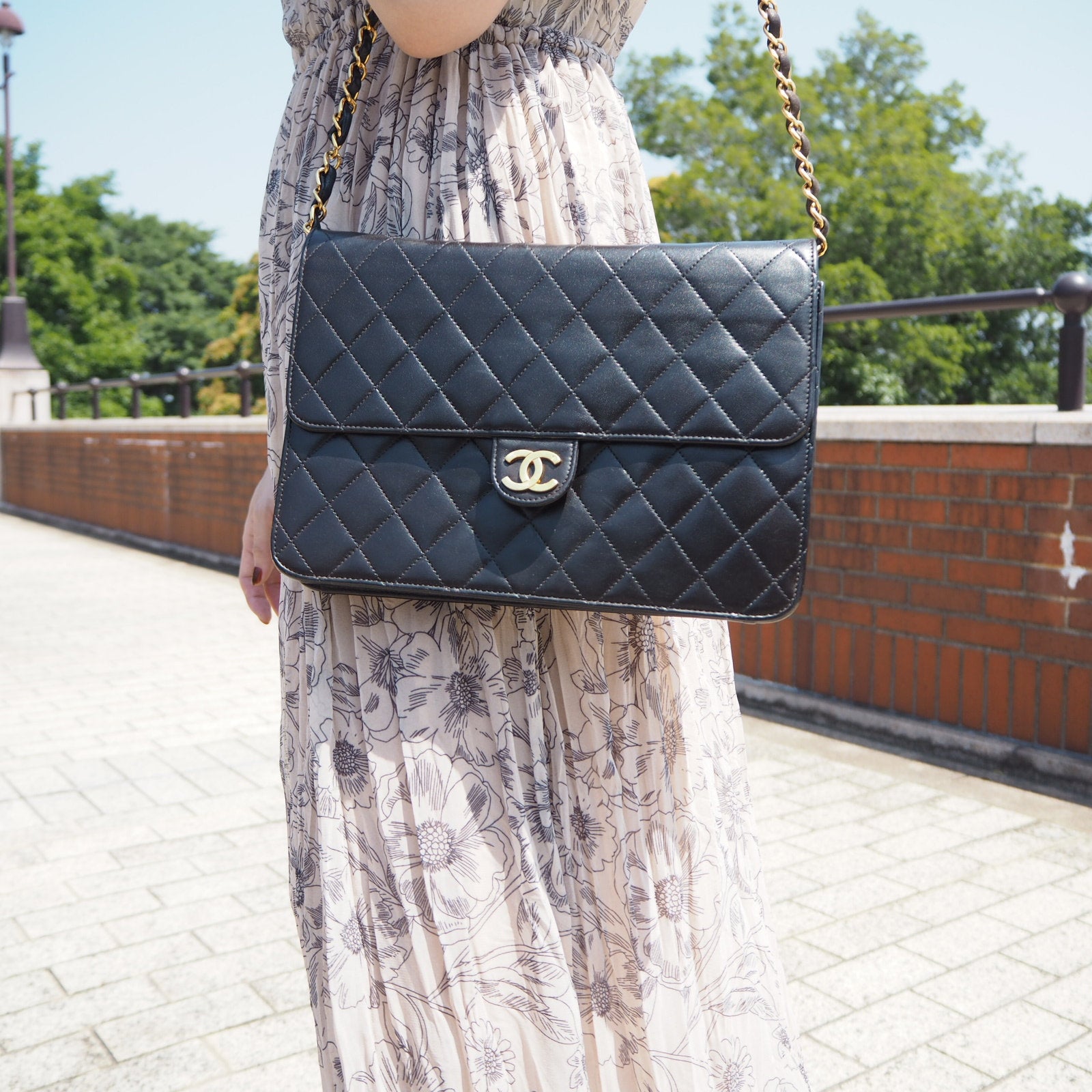 CHANEL Quilted CC Logo Chain Shoulder Bag Black vintage Authentic Box