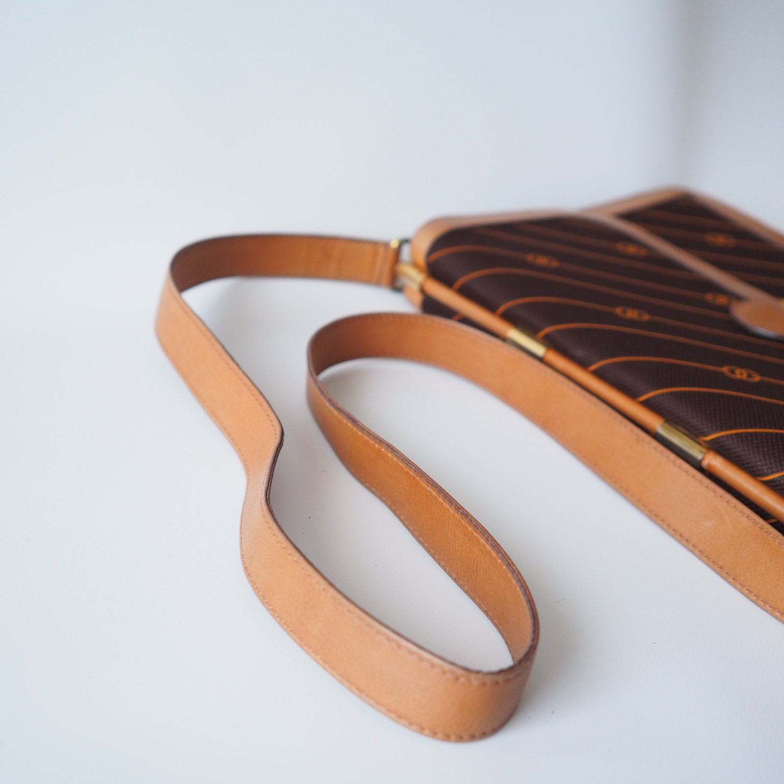 GUCCI GG Old Shoulder Bag Leather Canvas Authentic