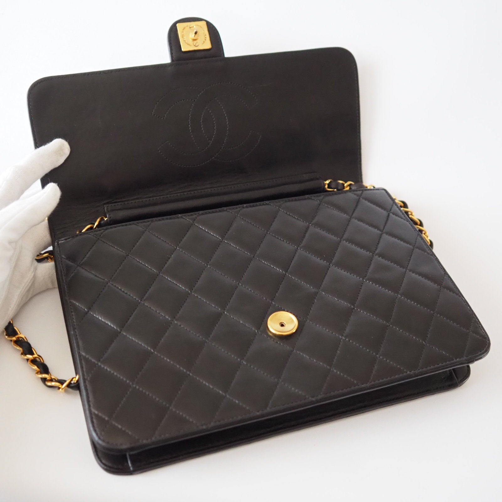 CHANEL Quilted CC Logo Chain Shoulder Bag Black vintage Authentic Box