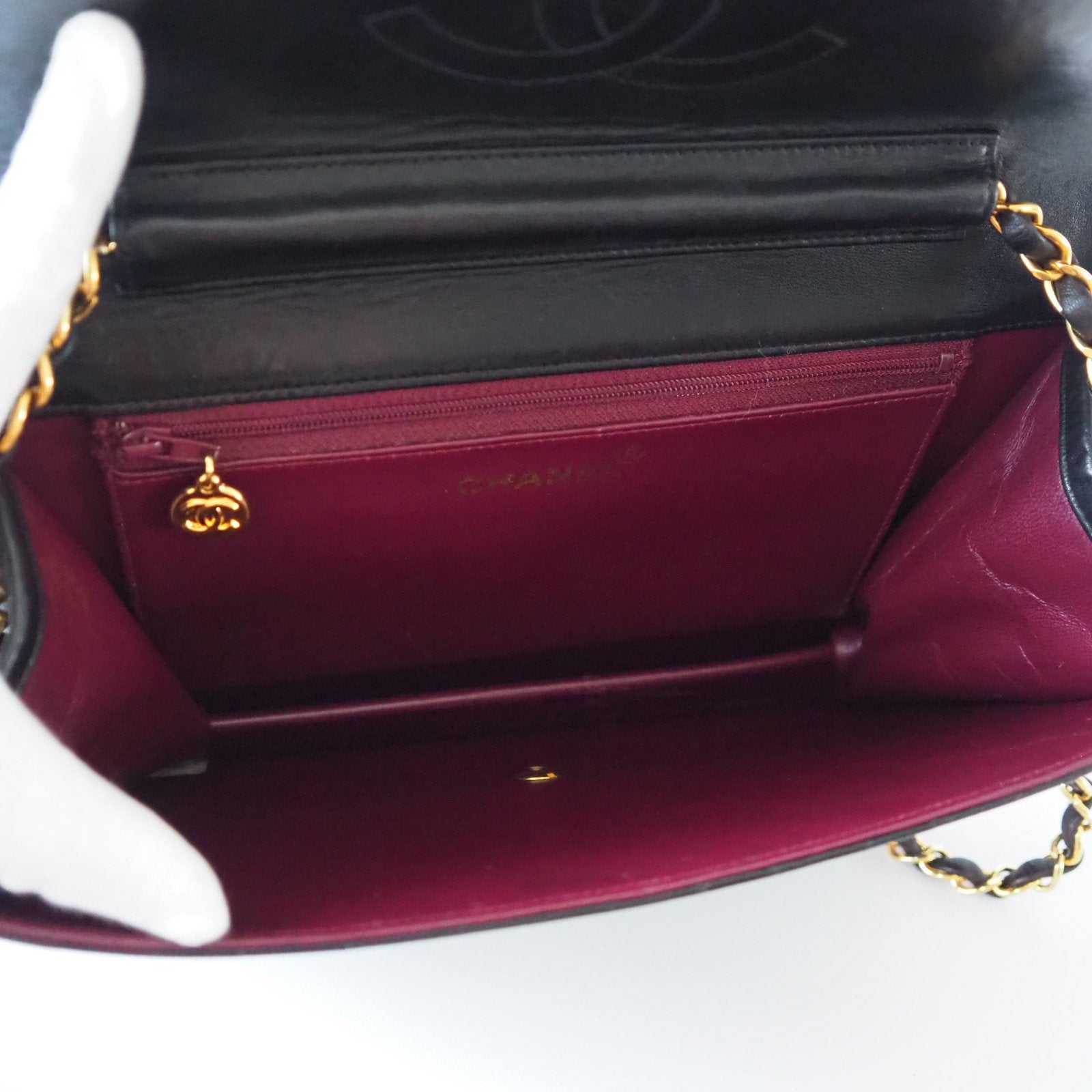 CHANEL Quilted CC Logo Chain Shoulder Bag Black vintage Authentic Box