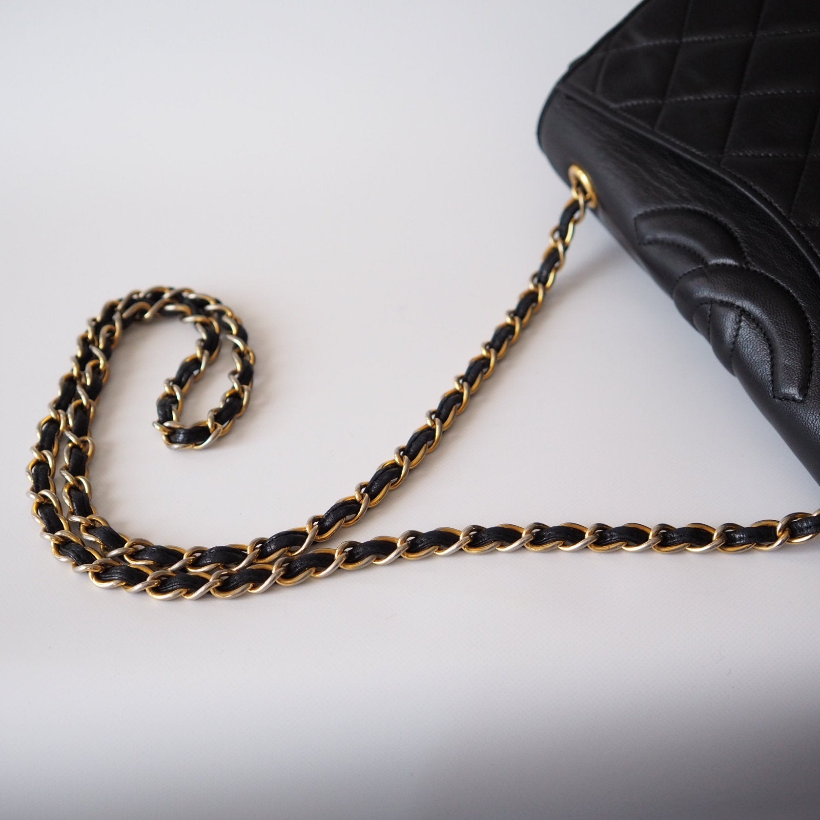 CHANEL Quilted CC Chain Shoulder Bag Black Leather Vintage Authentic