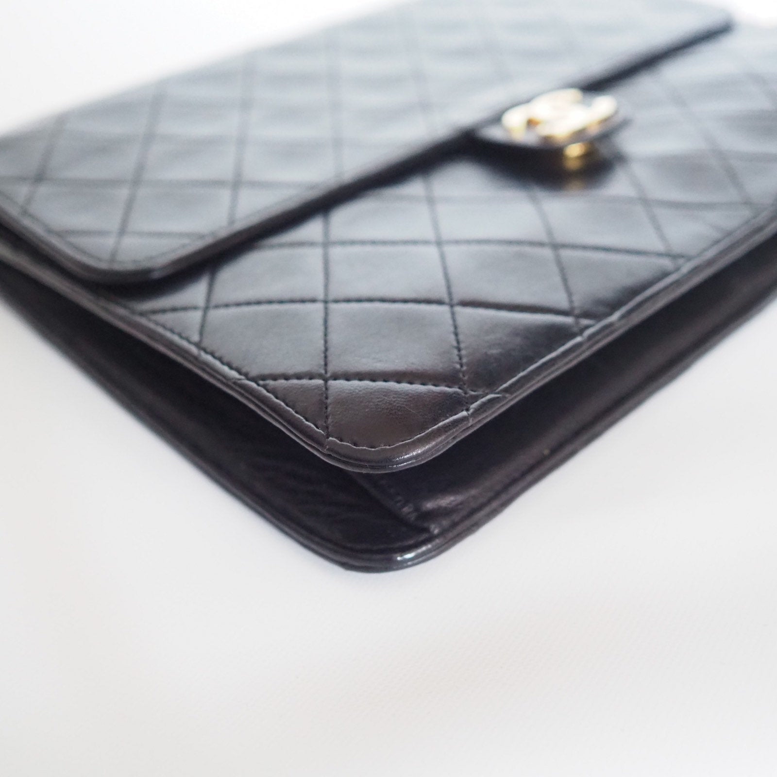 CHANEL Matelasse Quilted CC Logo Chain Shoulder Bag Black vintage Authentic