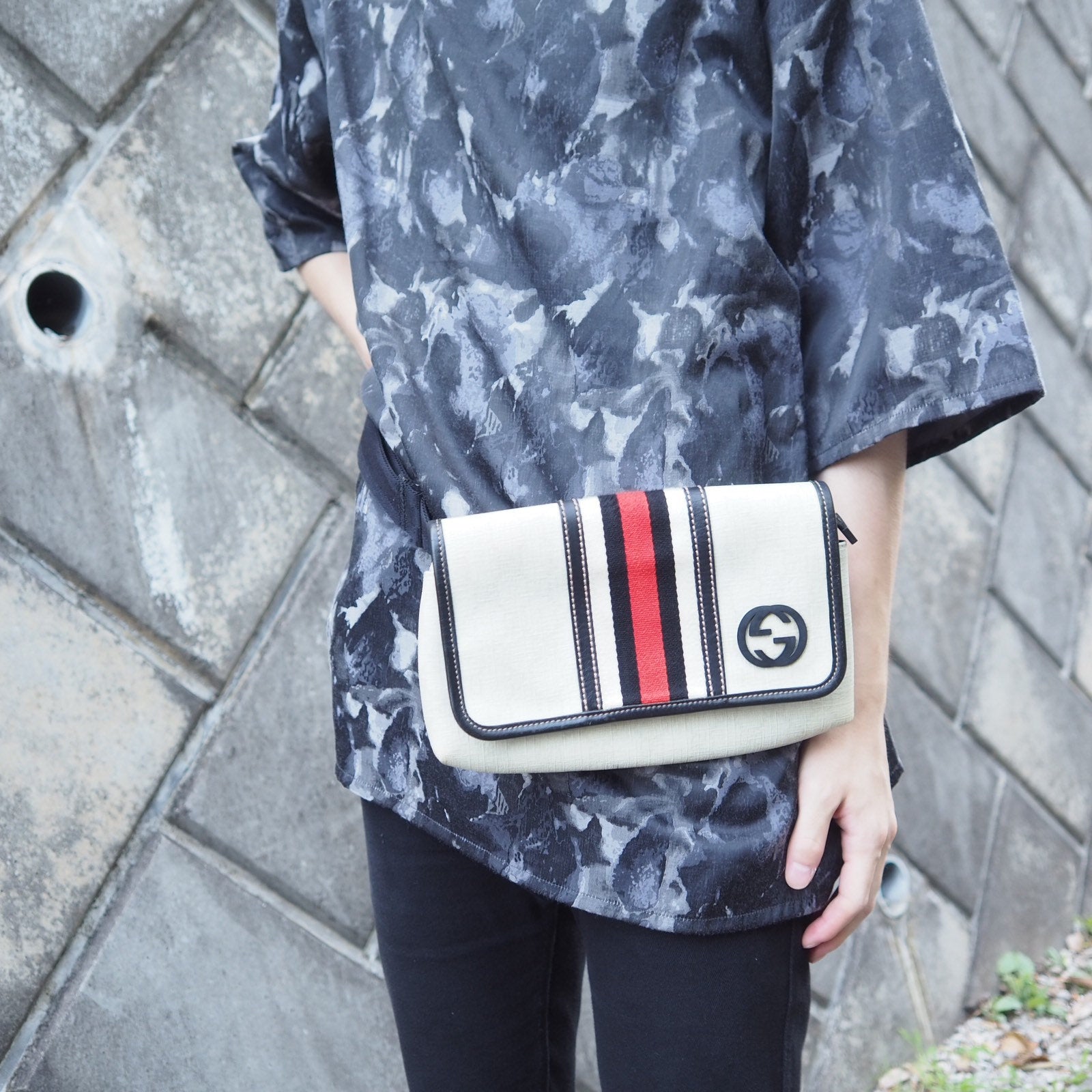 GUCCI GG Supreme Shoulder Body Bag White Black Authentic