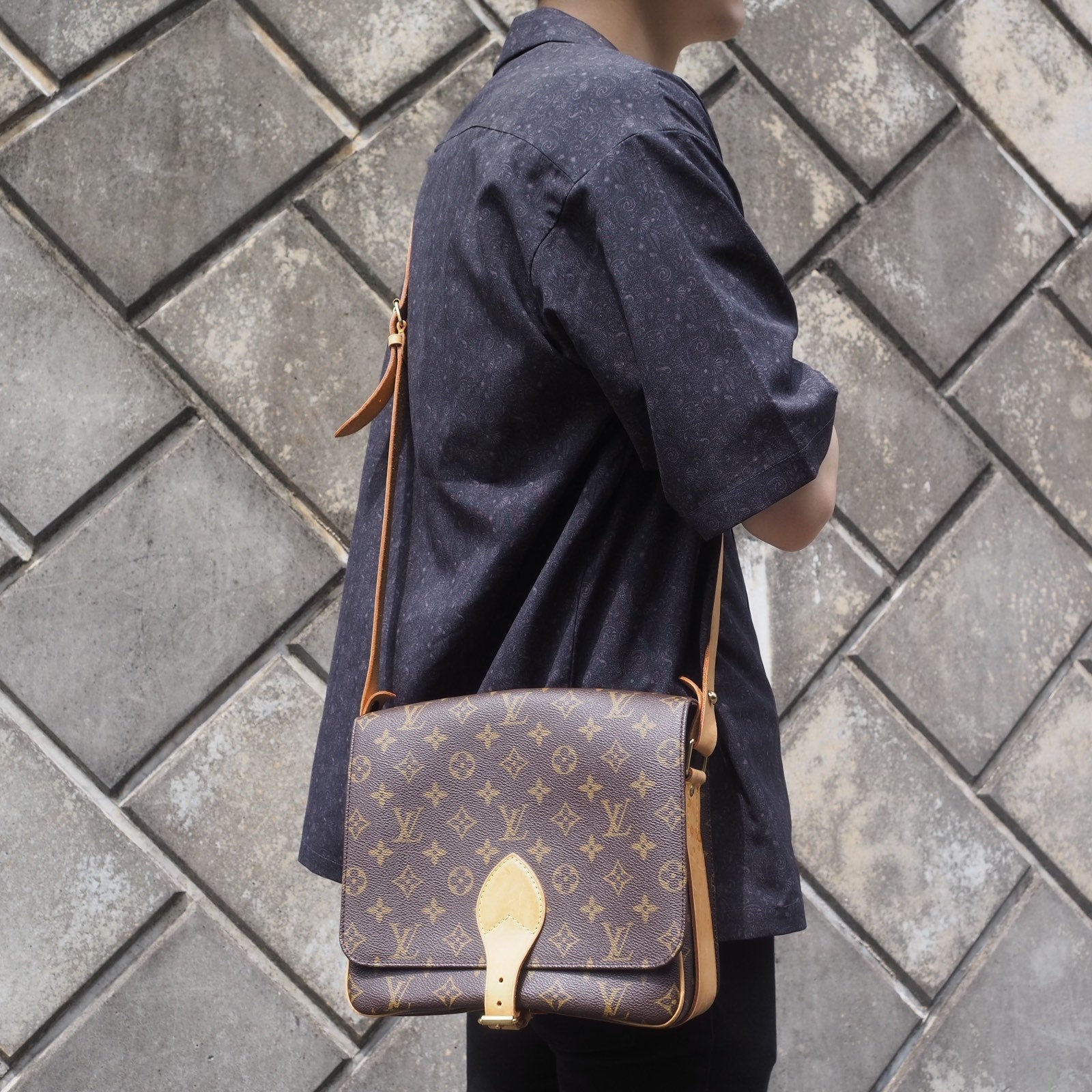 LOUIS VUITTON Monogram Cartouchiere GM Cross Body Shoulder Bag Authentic