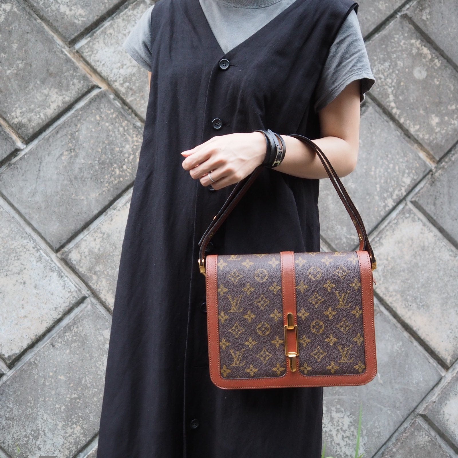 LOUIS VUITTON Monogram Sac Rond Point Shoulder Bag D5107 Authentic