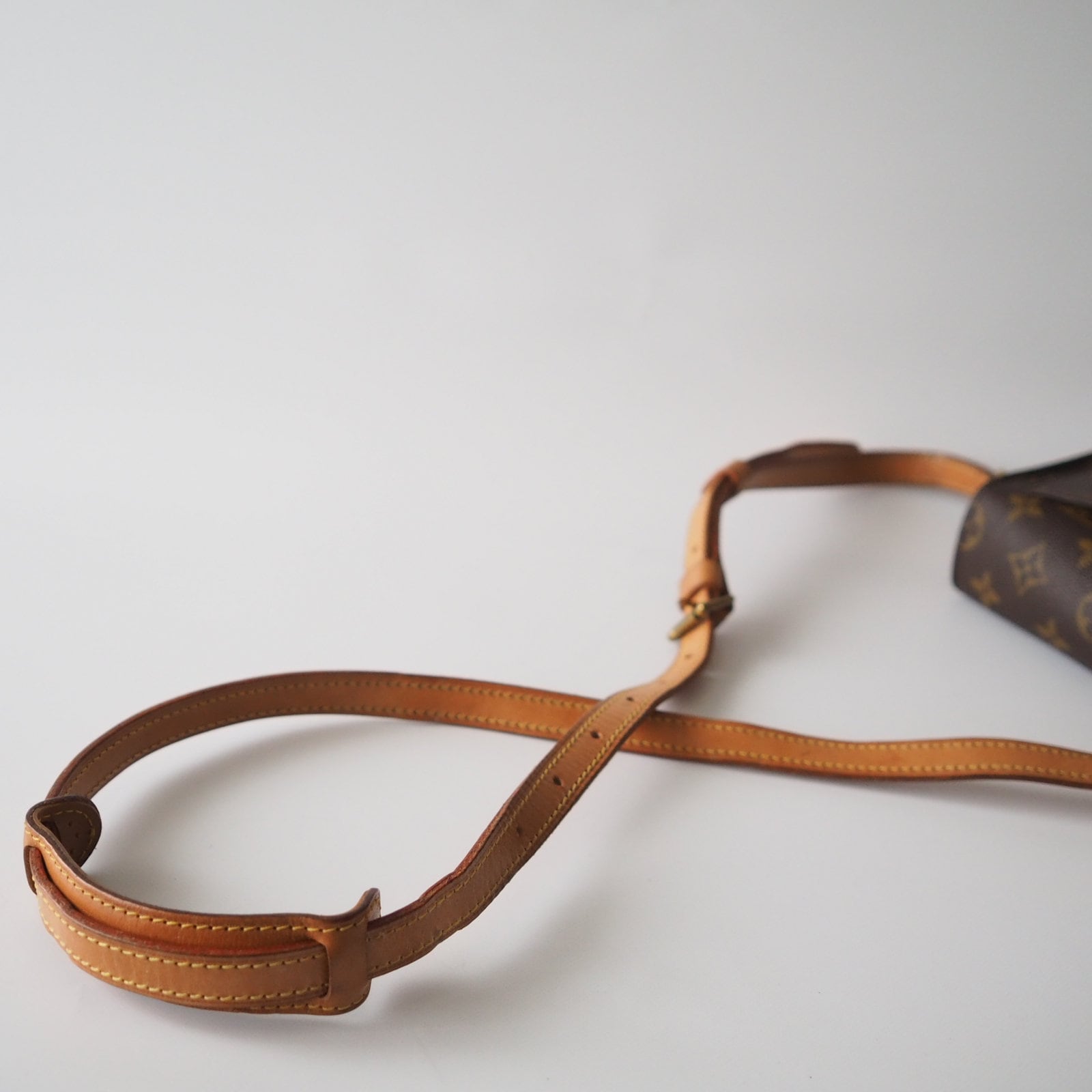 LOUIS VUITTON Monogram Saint Cloud PM Shoulder Bag lV Vintage Cross body Authentic