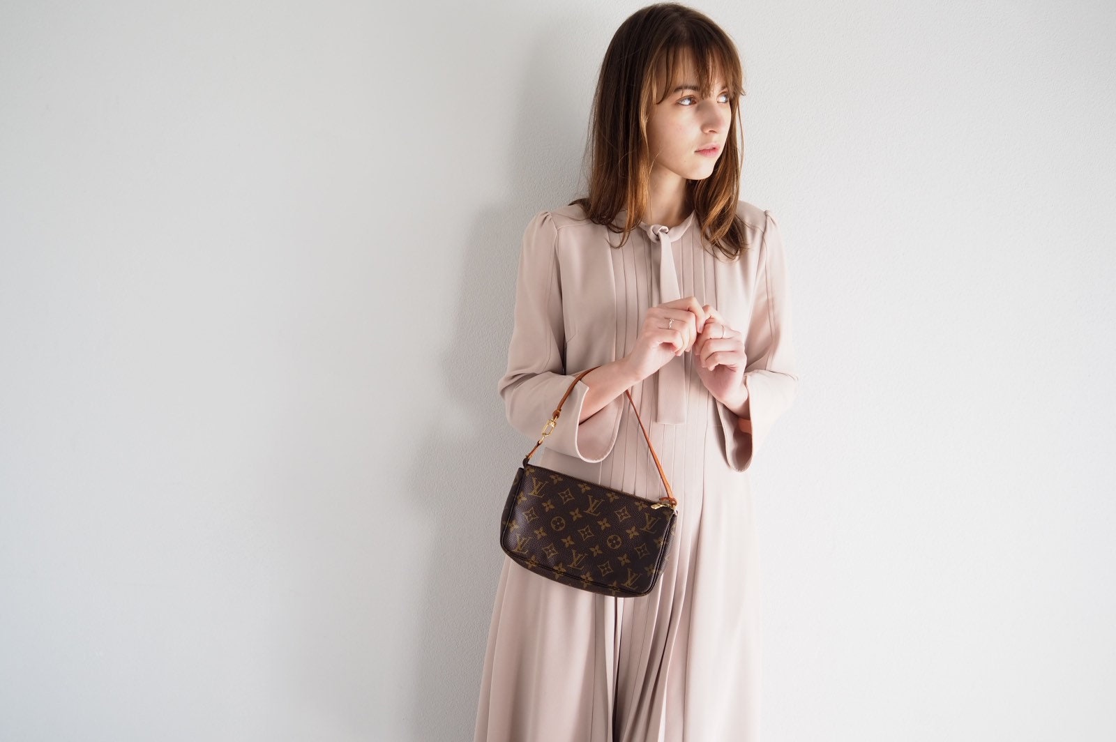 LOUIS VUITTON Monogram Pochette Accessoires Pouch Mini hand Bag Vintage Authentic