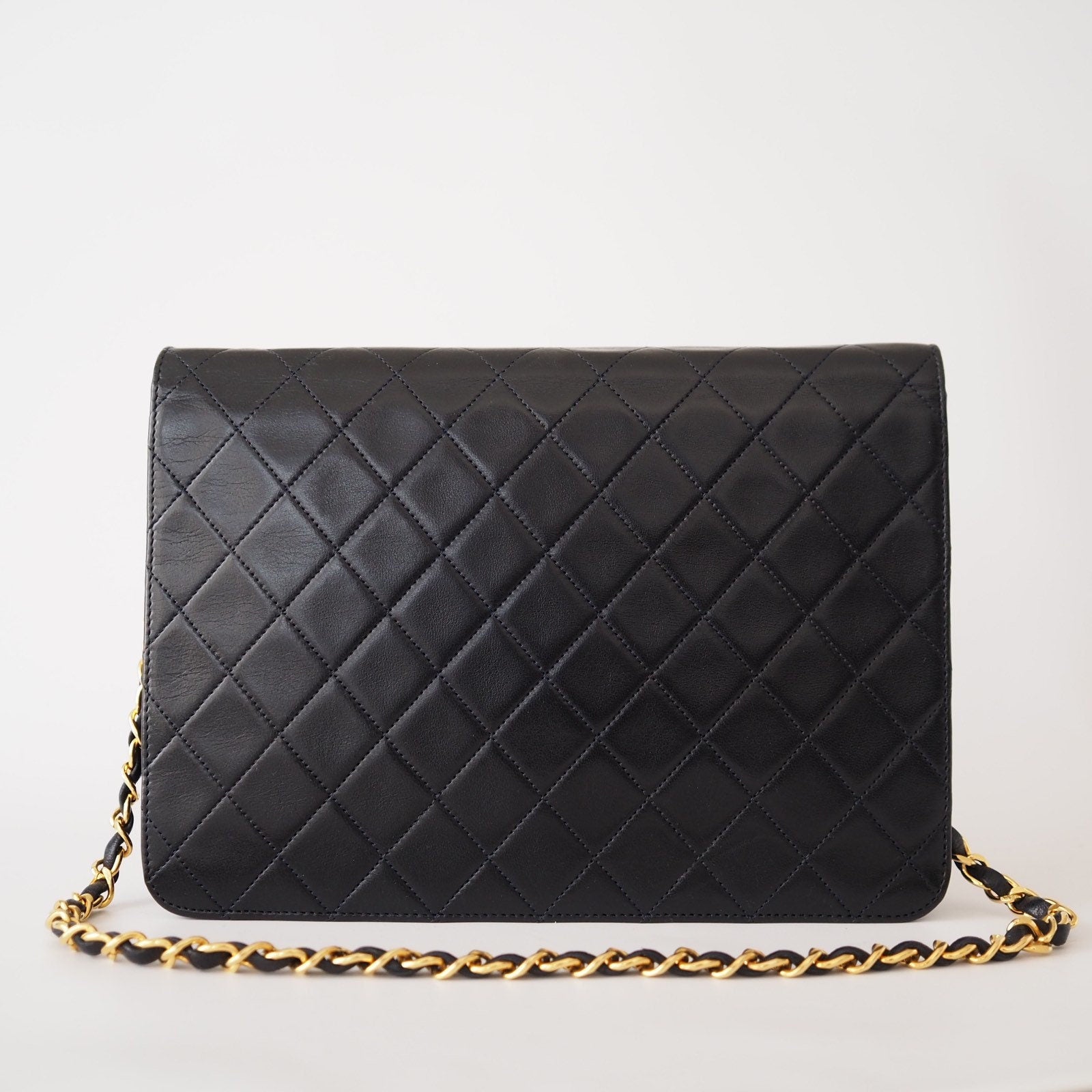 CHANEL Matelasse Quilted CC Logo Chain Shoulder Bag Black vintage Authentic