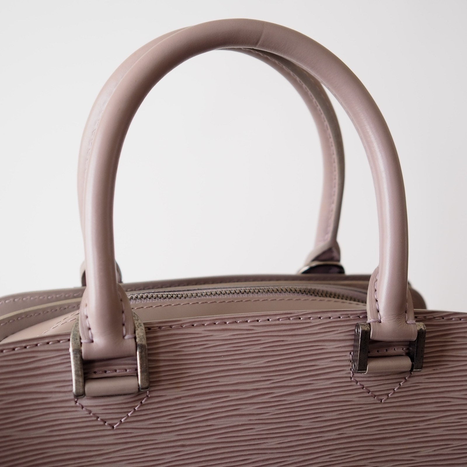 LOUIS VUITTON Epi Pont neuf Hand Bag Lilac LV Vintage Authentic