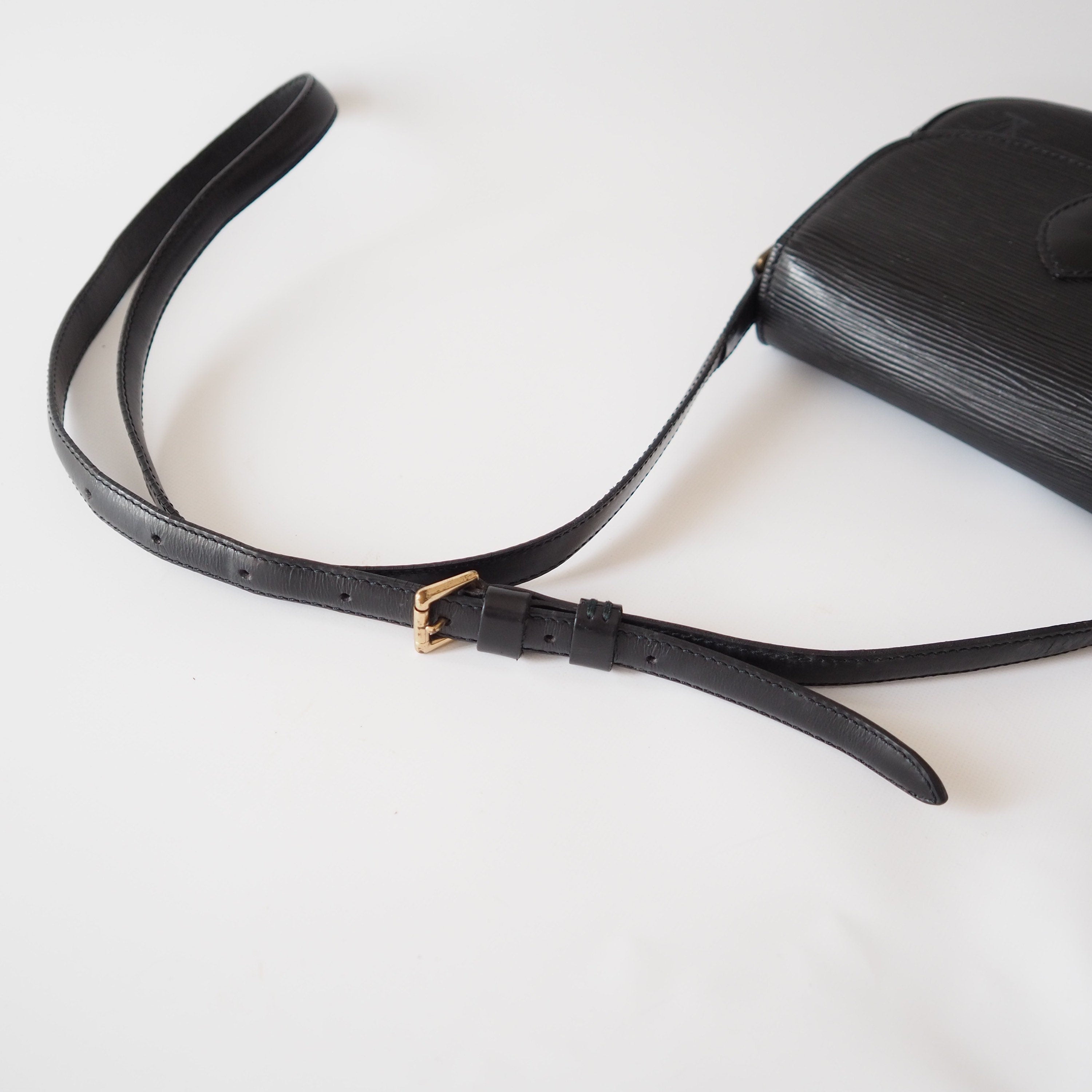 LOUIS VUITTON Epi Saint Cloud PM Shoulder Bag Black lV Vintage Cross body Authentic