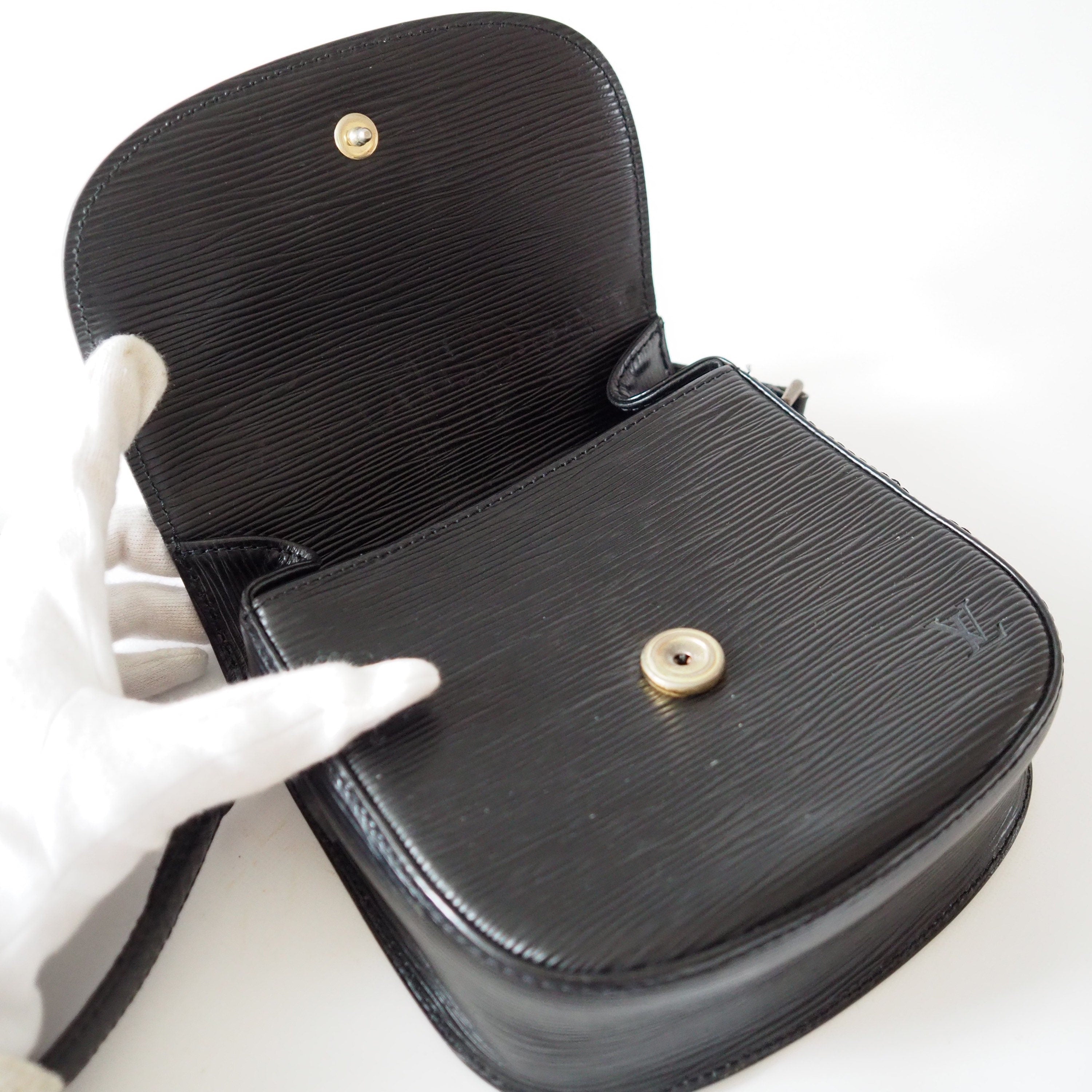 LOUIS VUITTON Epi Saint Cloud PM Shoulder Bag Black lV Vintage Cross body Authentic