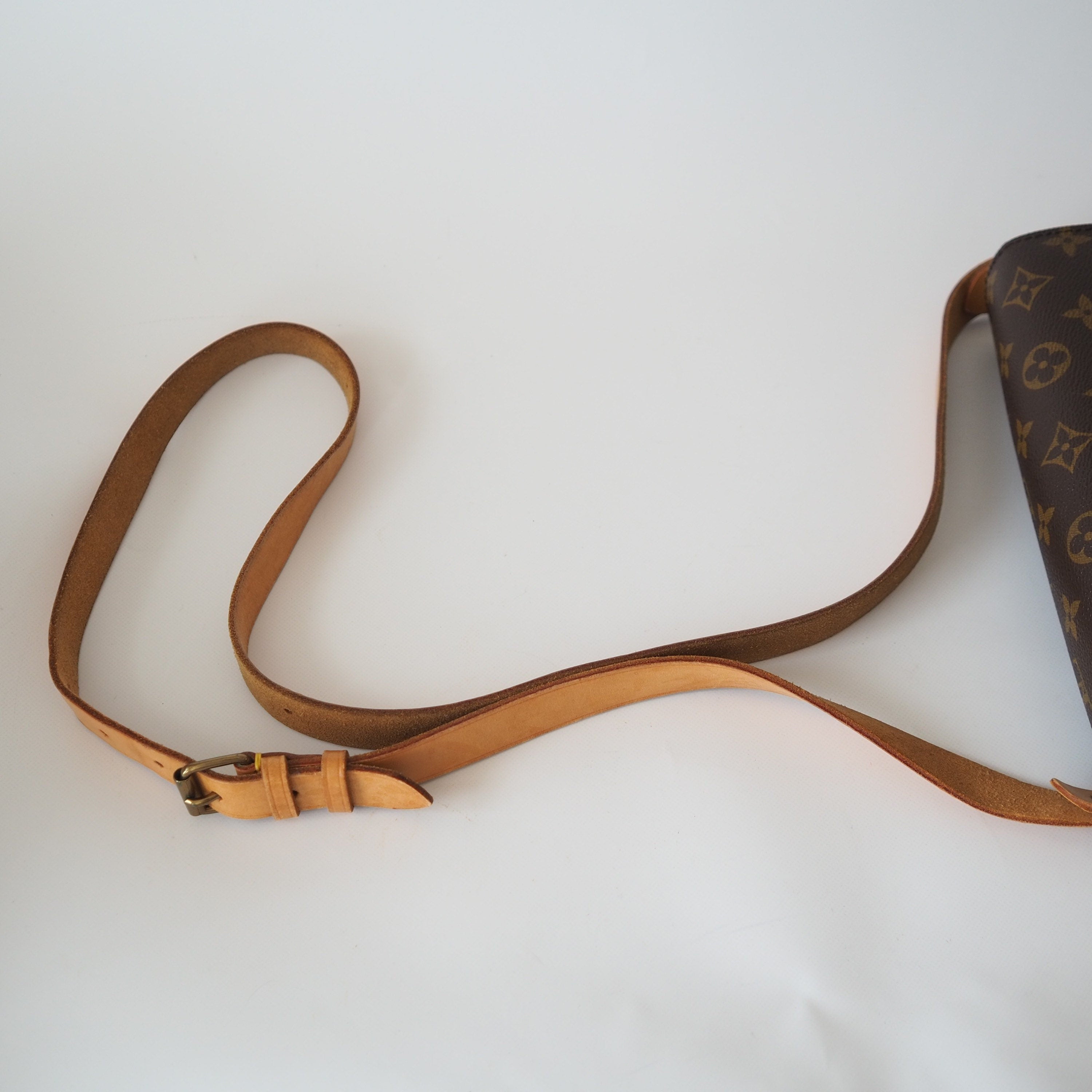 LOUIS VUITTON Authentic Monogram Cartouchiere MM Cross Body Shoulder Bag Lv Vintage