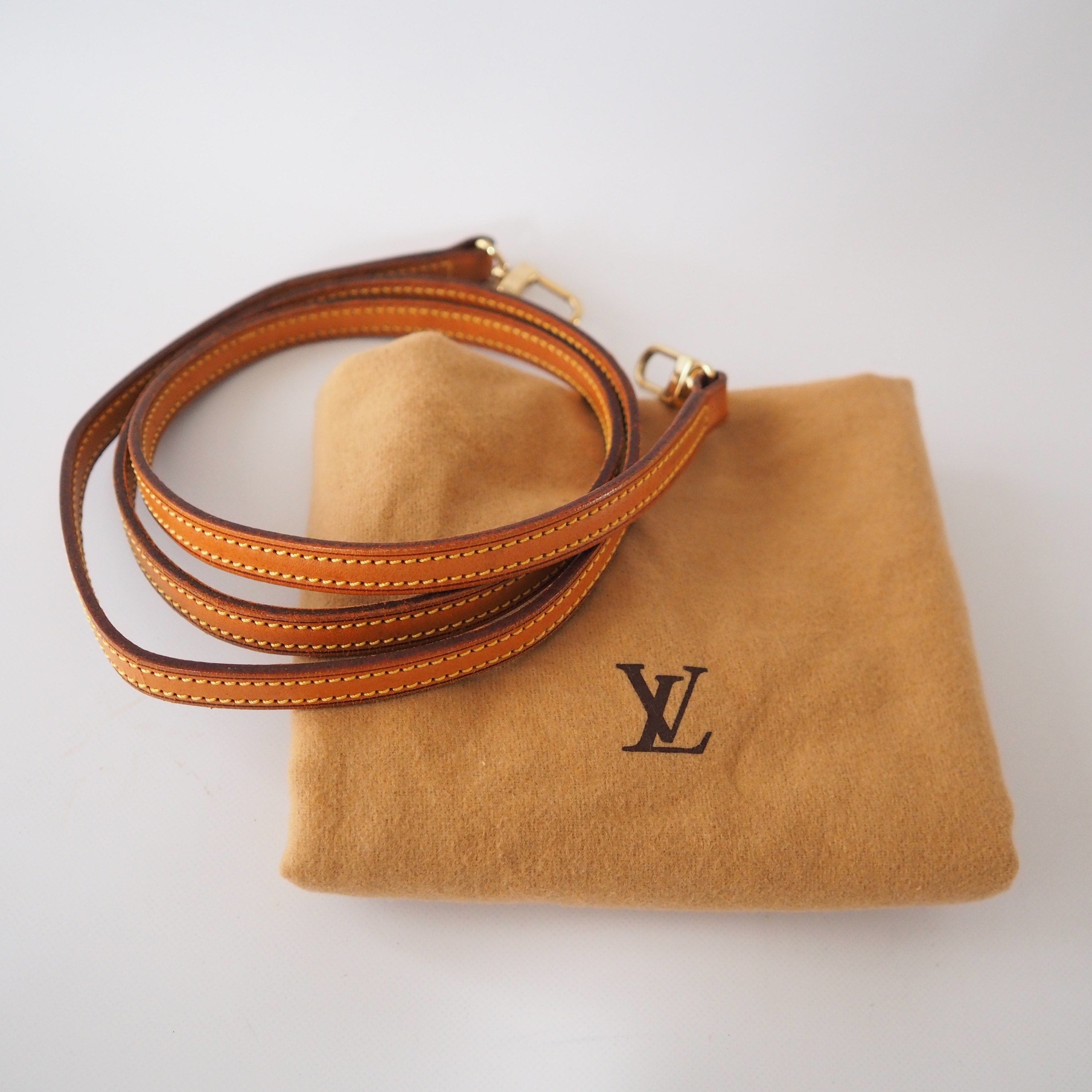 LOUIS VUITTON Monogram Pochette Accessoires Pouch Mini hand Bag With Shoulder Strap Vintage Authentic
