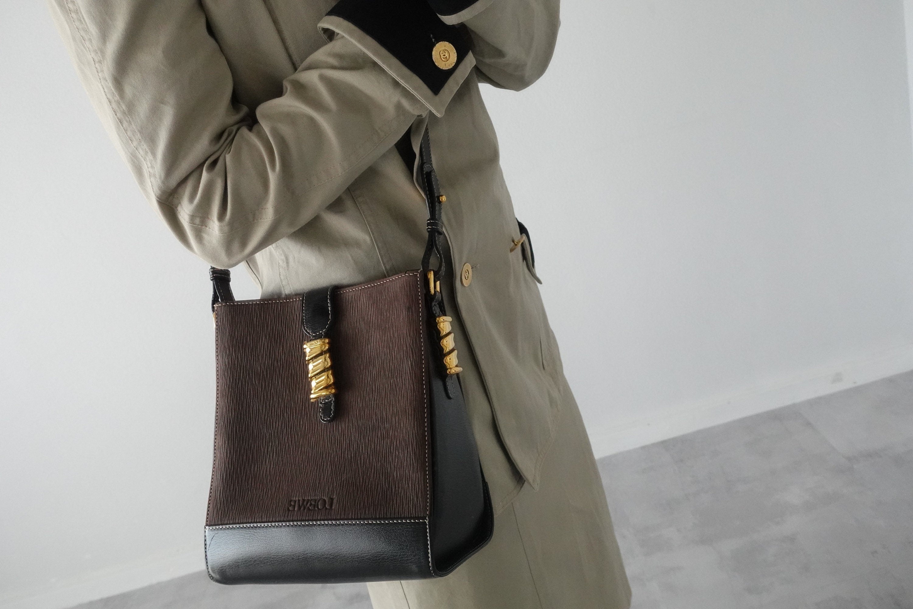 LOEWE VELAZQUEZ Twist Shoulder Bag Brown Vintage Authentic