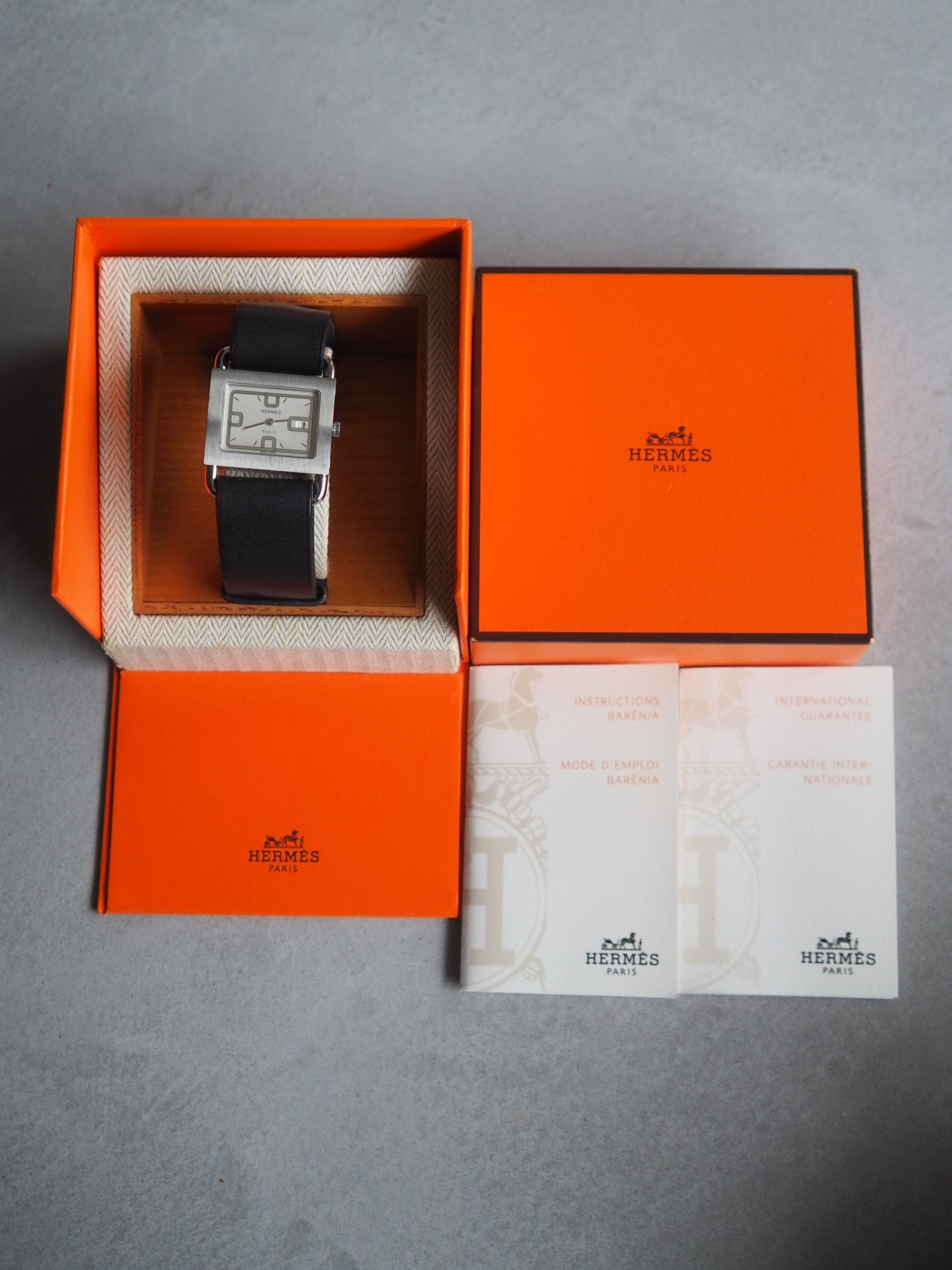 HERMES Valenia Date Silver Dial Quartz Watch Wristwatch Unisex Leather Black Band Vintage BA1.510