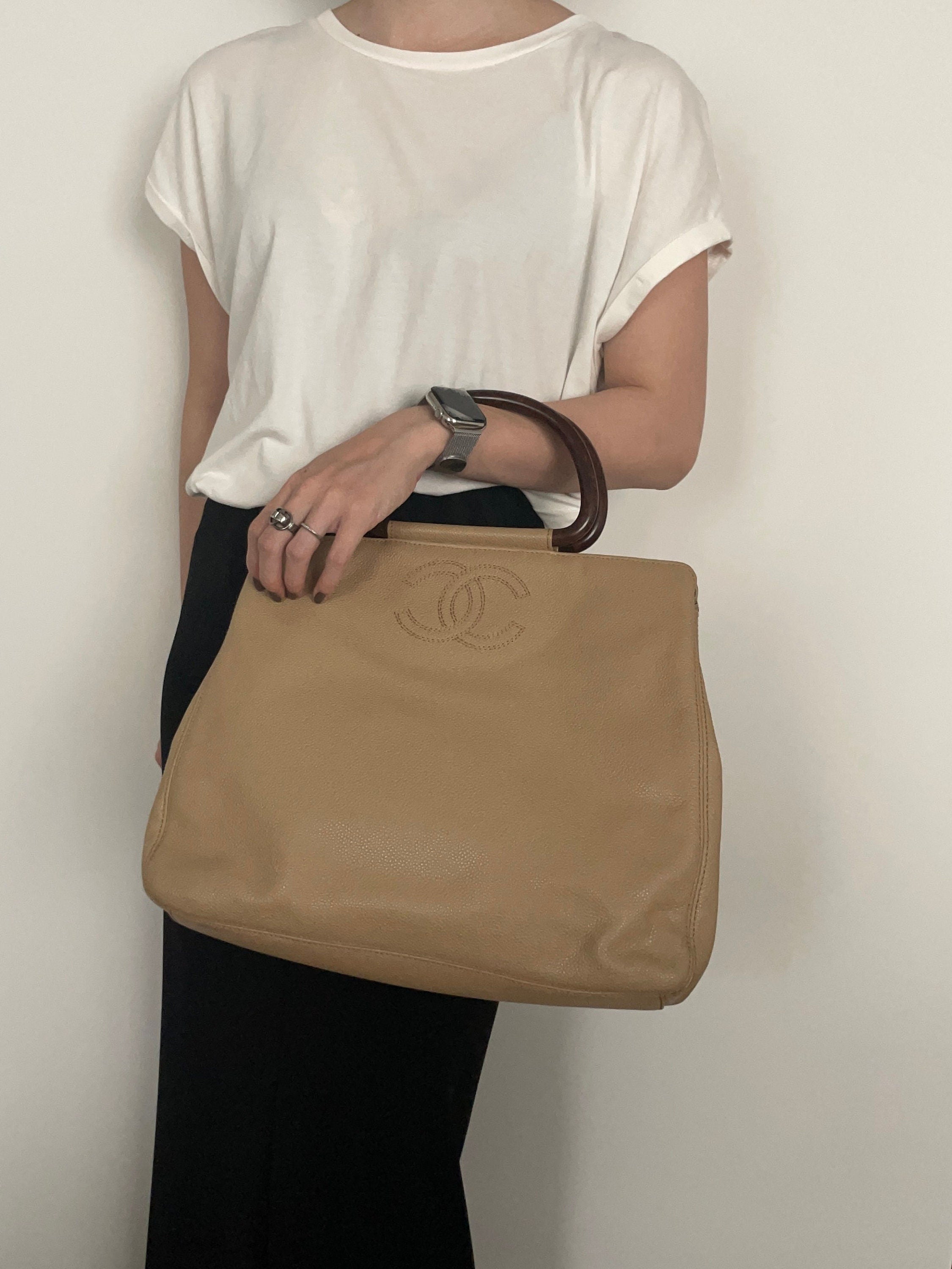 CHANEL Wood Handle Caviar Skin CC Logo Hand Bag Beige Vintage Authentic