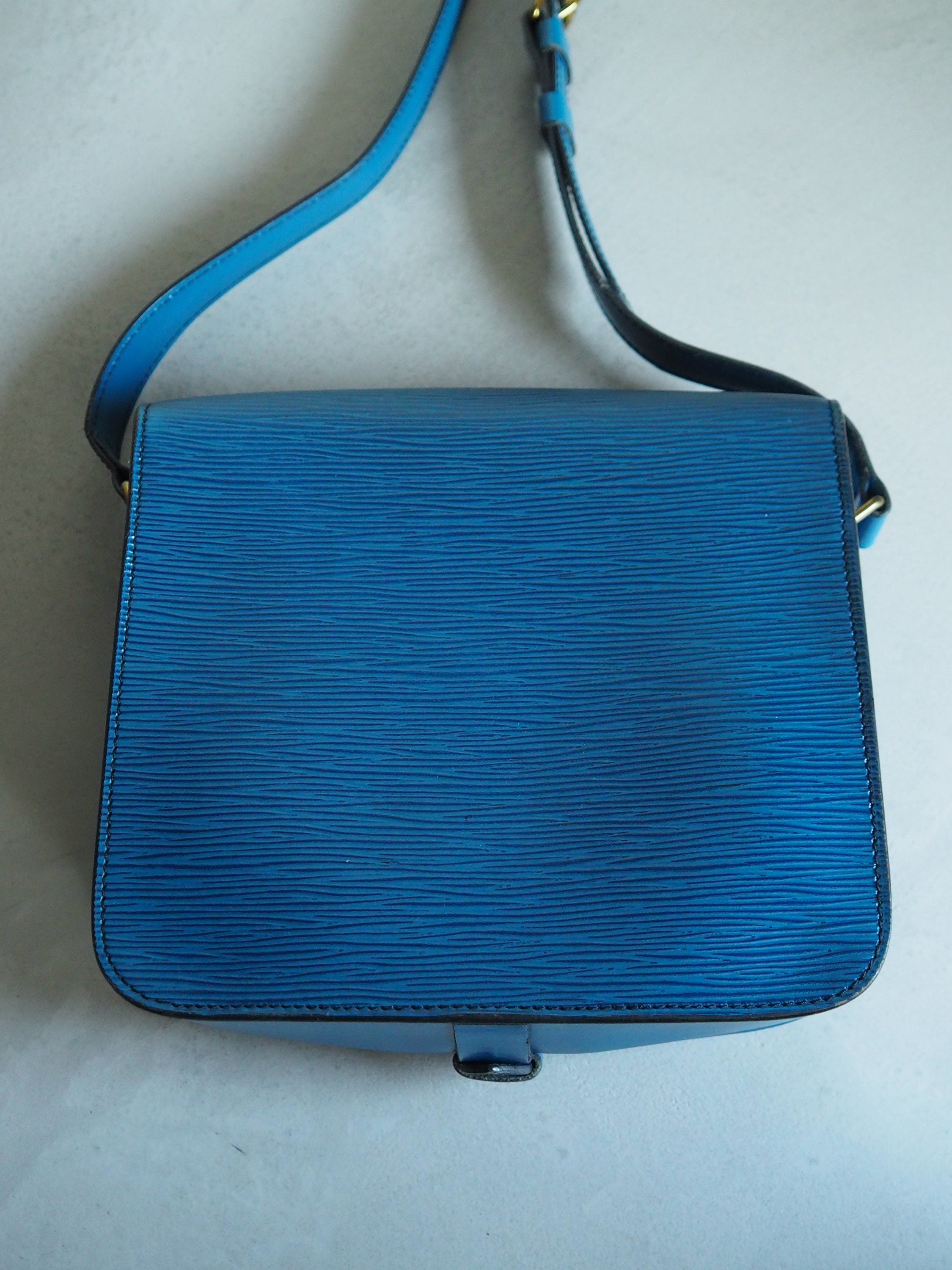 LOUIS VUITTON Epi Cartouchiere MM Cross Body Shoulder Bag Blue Lv Vintage Authentic