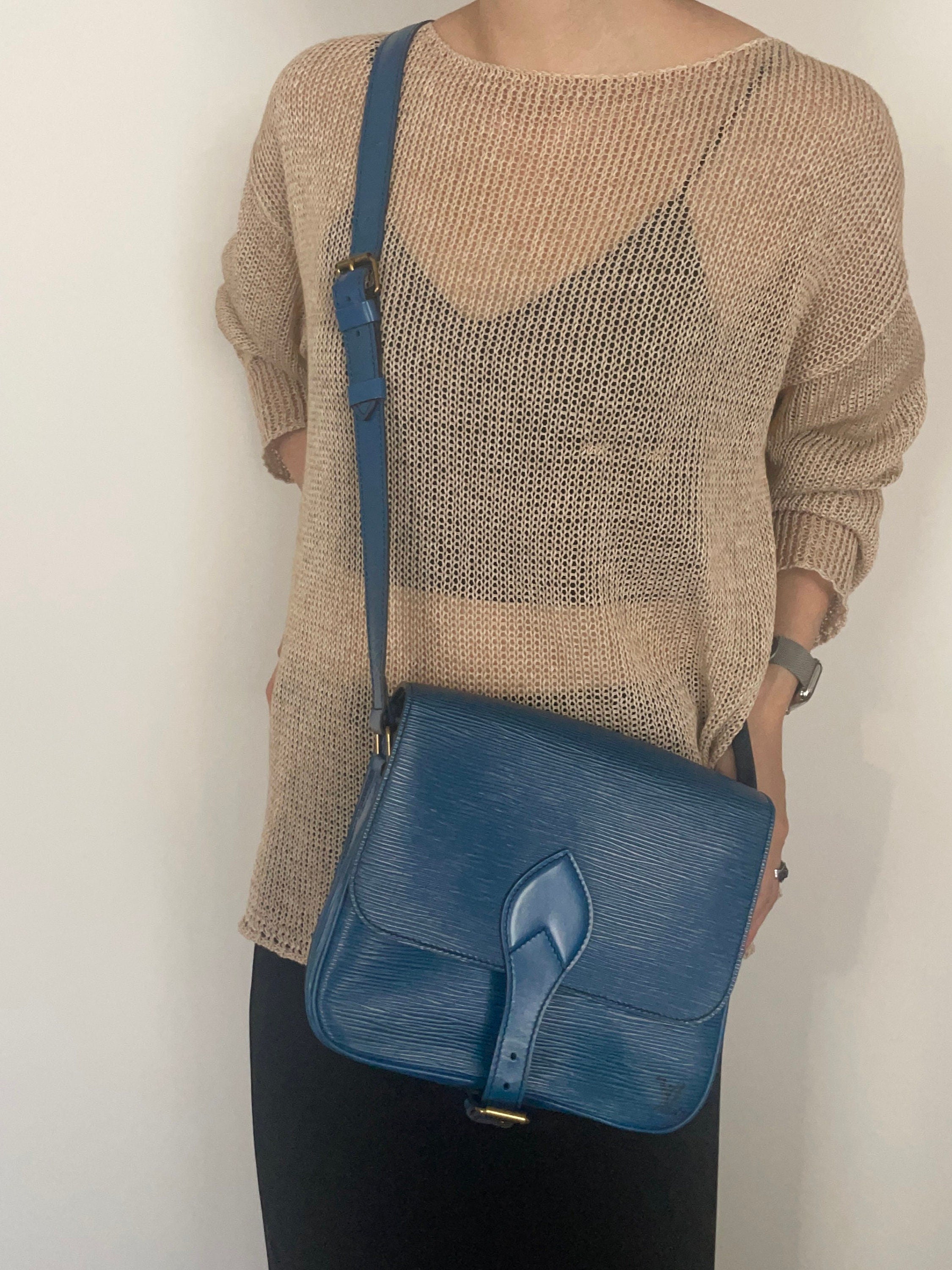 LOUIS VUITTON Epi Cartouchiere MM Cross Body Shoulder Bag Blue Lv Vintage Authentic