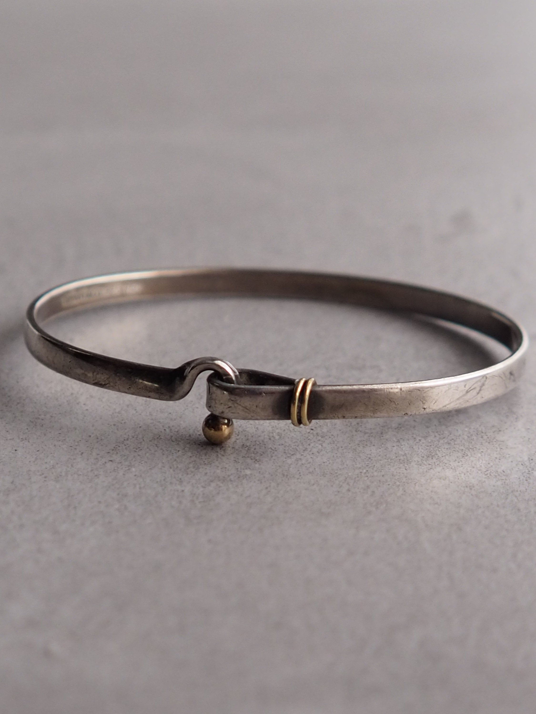 Tiffany & Co 2 Tone Hook Eye Catch Bangle Bracelet 925 Sterling Silver Gold Box