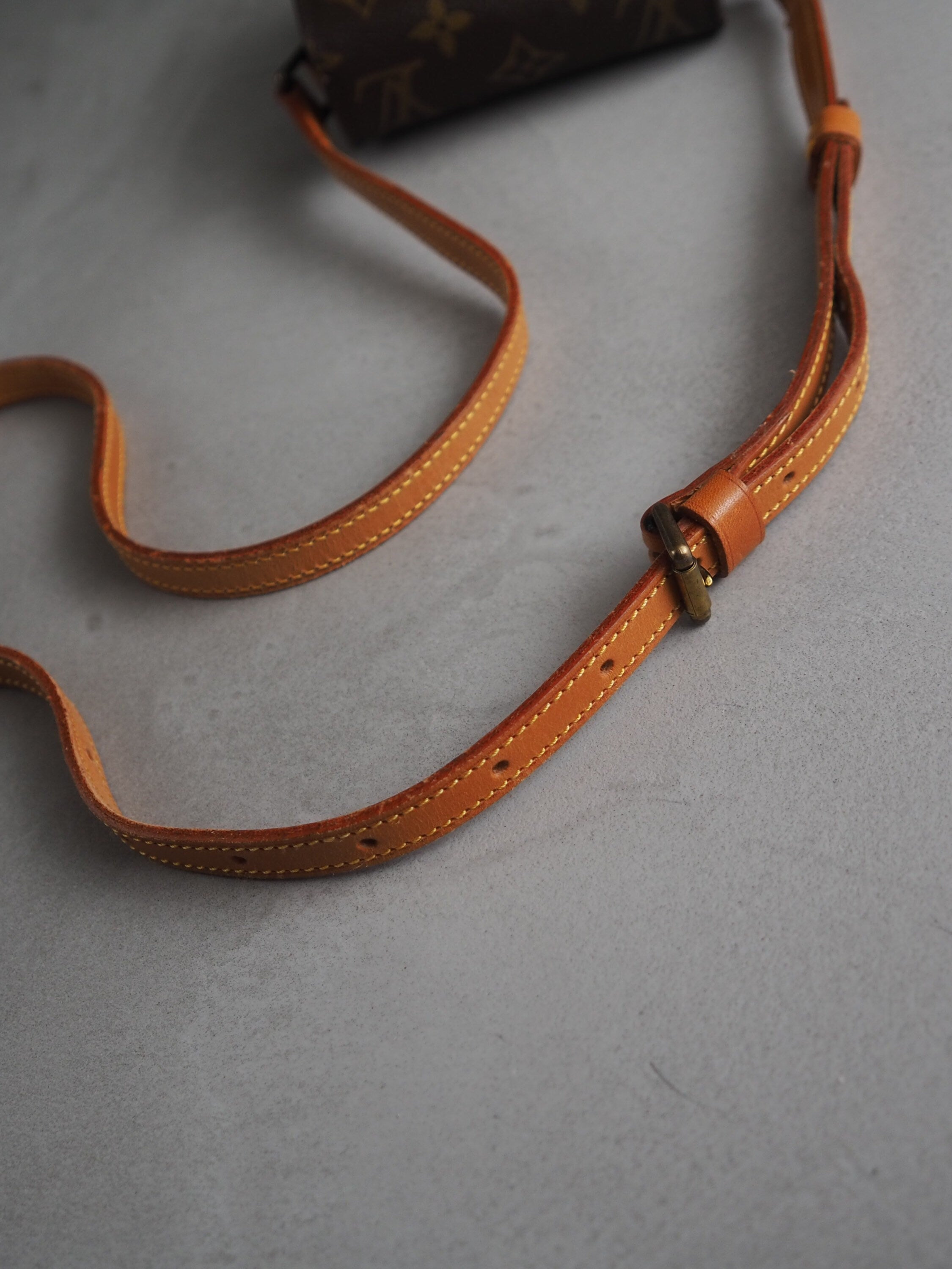 LOUIS VUITTON Monogram Bebe Saint Cloud Brown M5124 Shoulder Bag lV Vintage Cross body Authentic