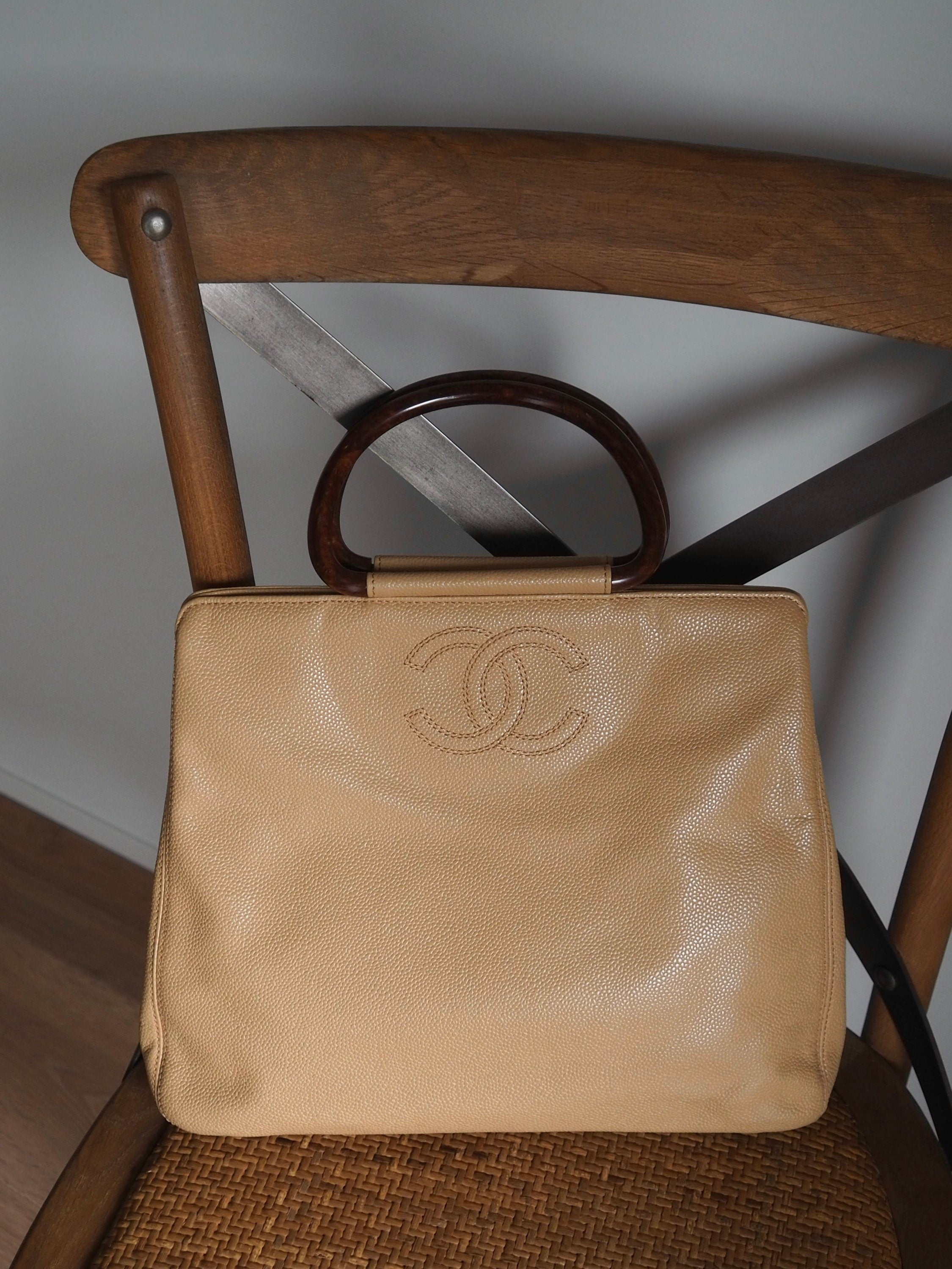 CHANEL Wood Handle Caviar Skin CC Logo Hand Bag Beige Vintage Authentic