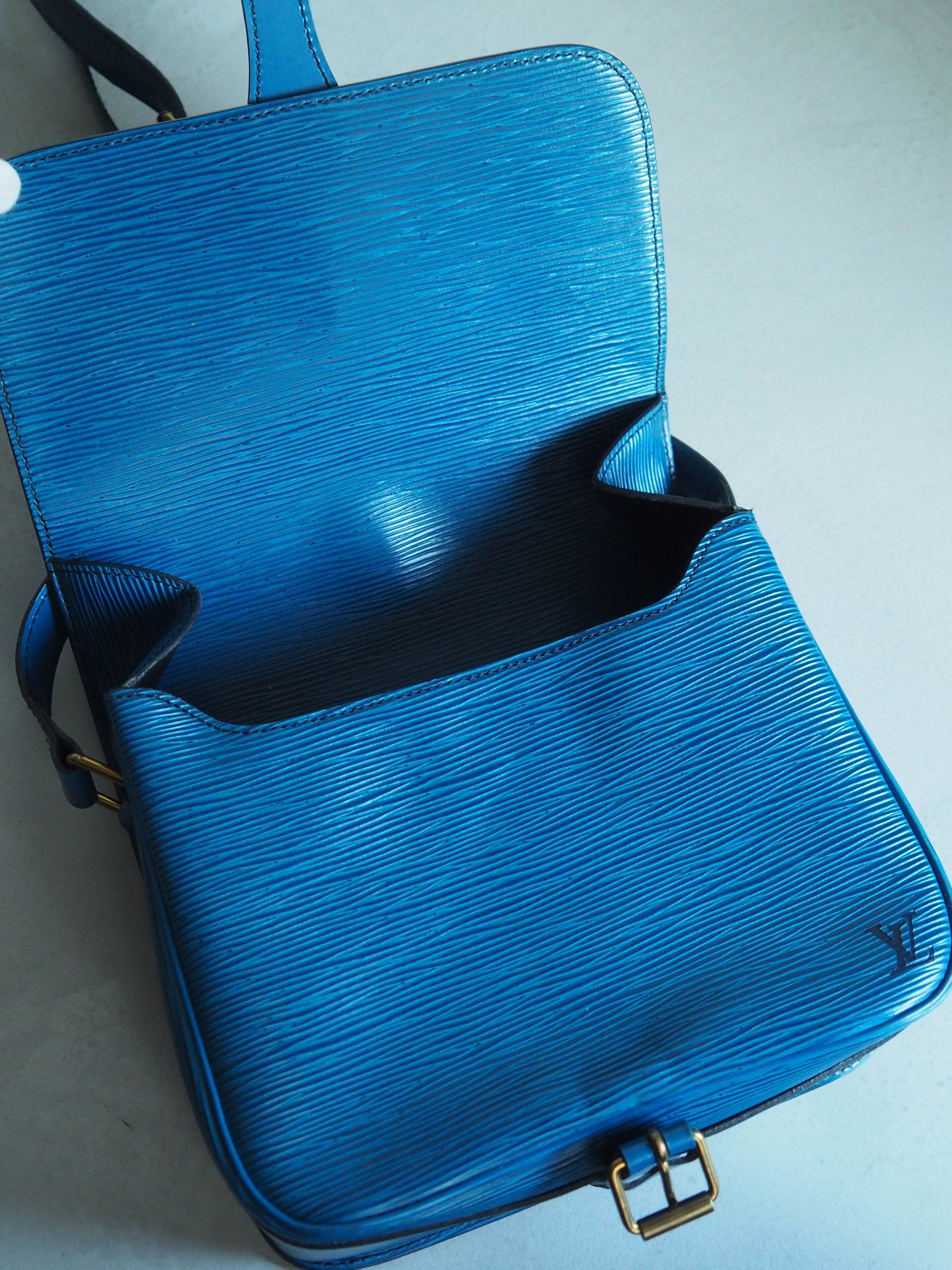 LOUIS VUITTON Epi Cartouchiere MM Cross Body Shoulder Bag Blue Lv Vintage Authentic