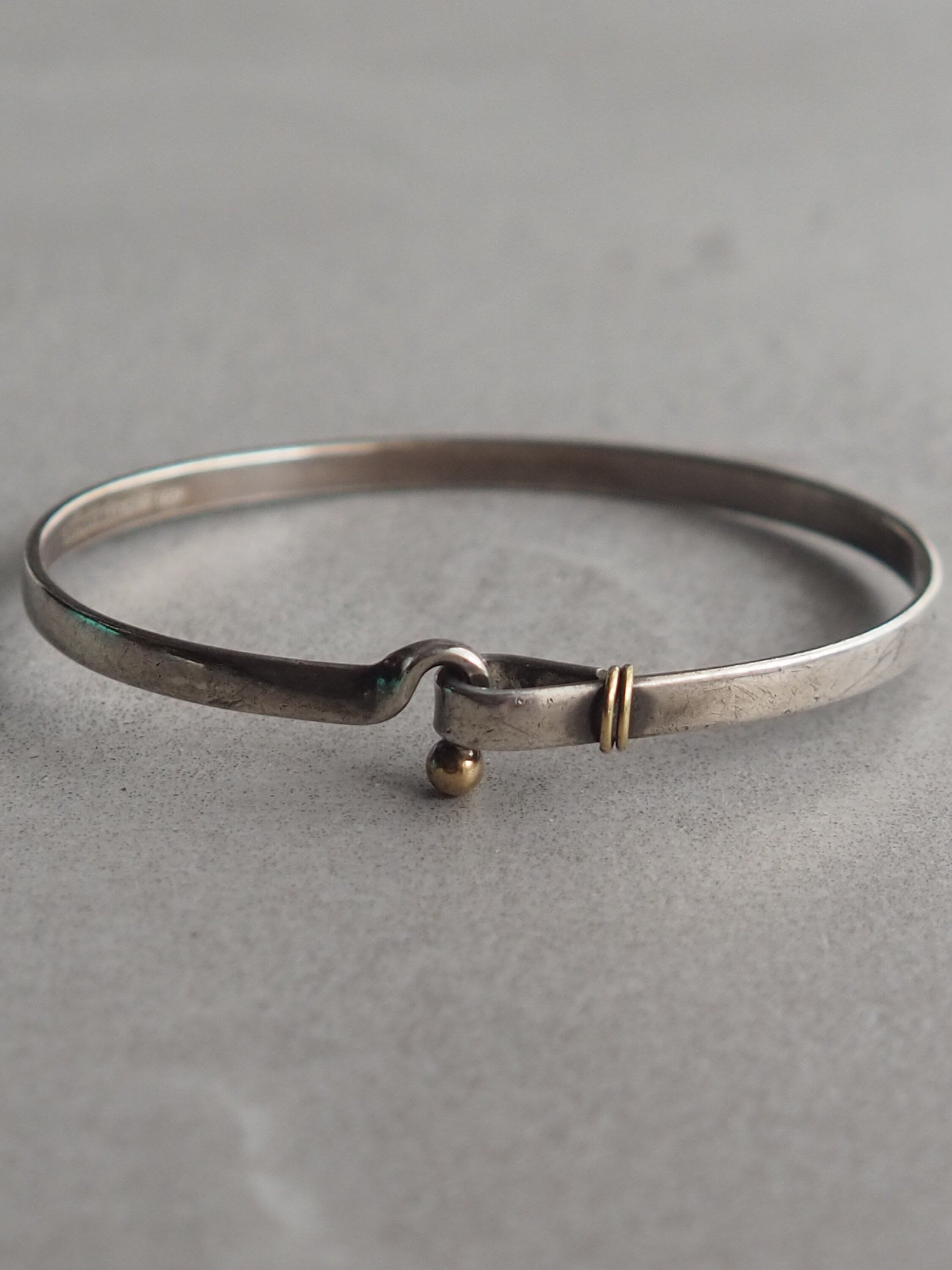 Tiffany & Co 2 Tone Hook Eye Catch Bangle Bracelet 925 Sterling Silver Gold Box