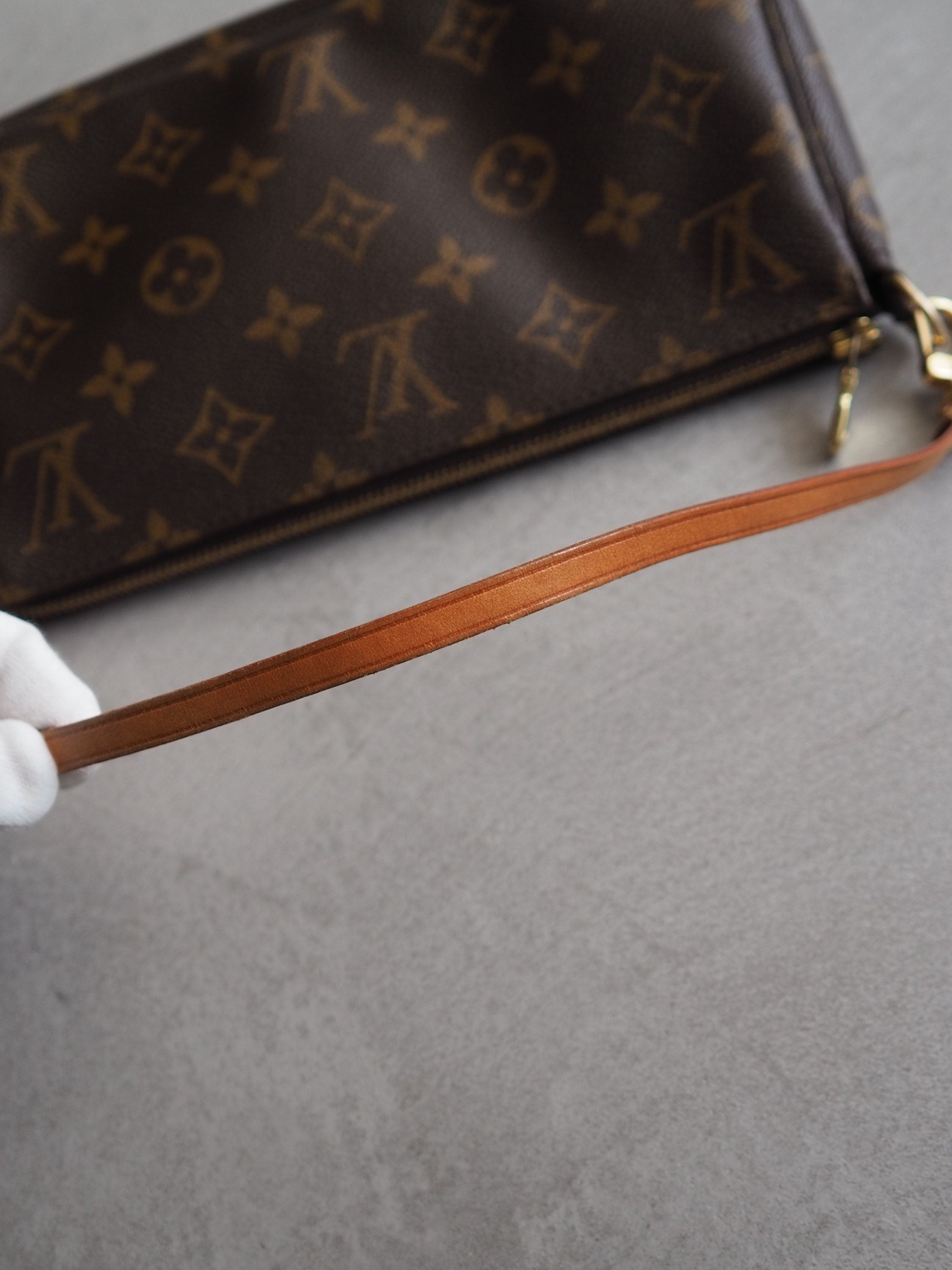 LOUIS VUITTON Monogram Pochette Accessoires Pouch Mini hand Bag Vintage Authentic