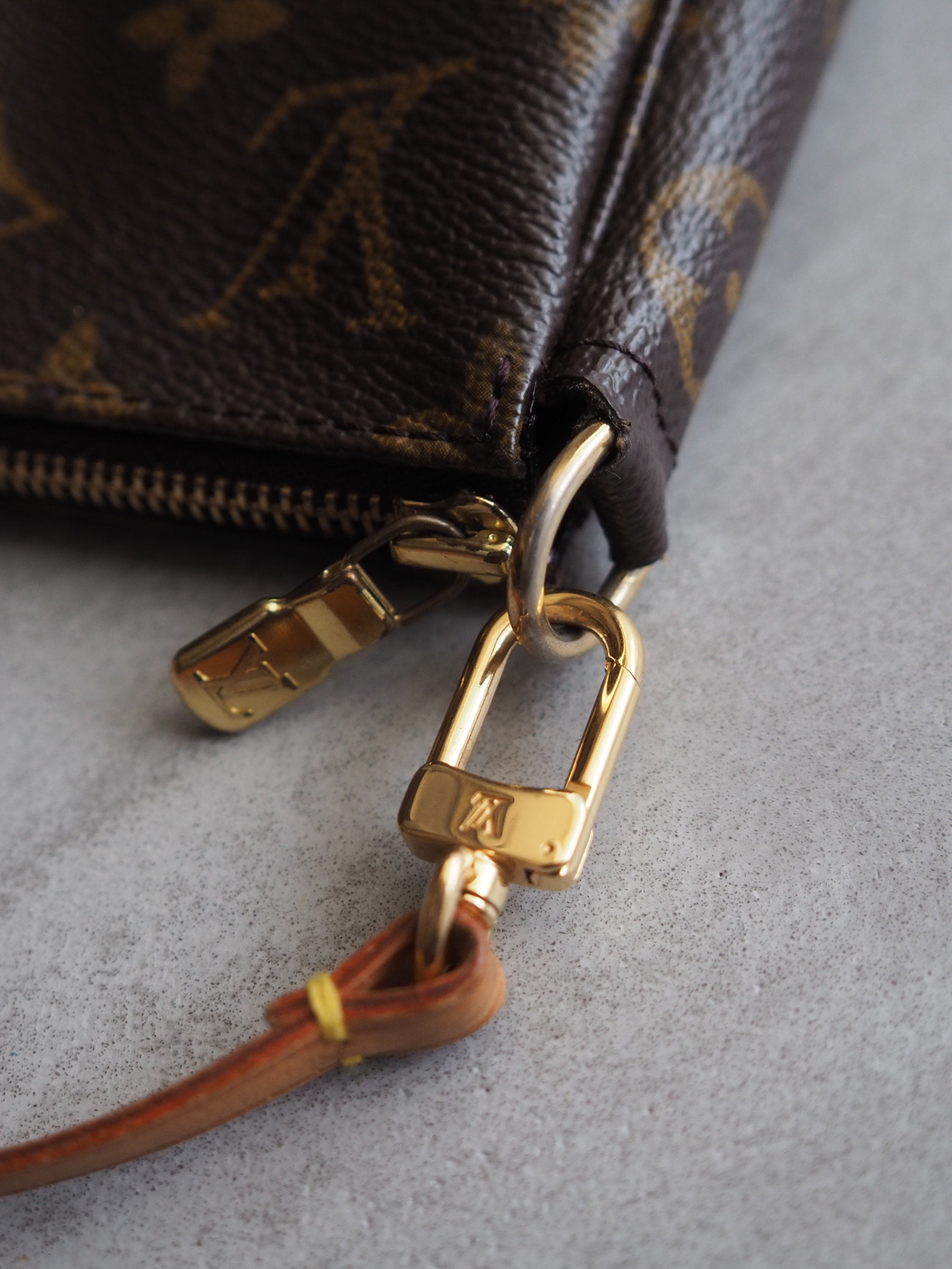 LOUIS VUITTON Monogram Pochette Accessoires Pouch Mini hand Bag Vintage Authentic