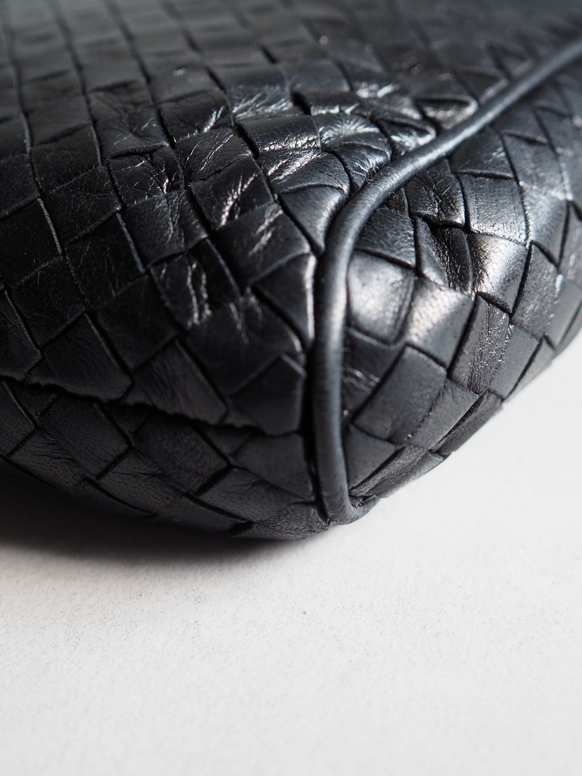 BOTTEGA VENETA Intrecciato Shoulder bag Leather Black Leather Vintage Authentic