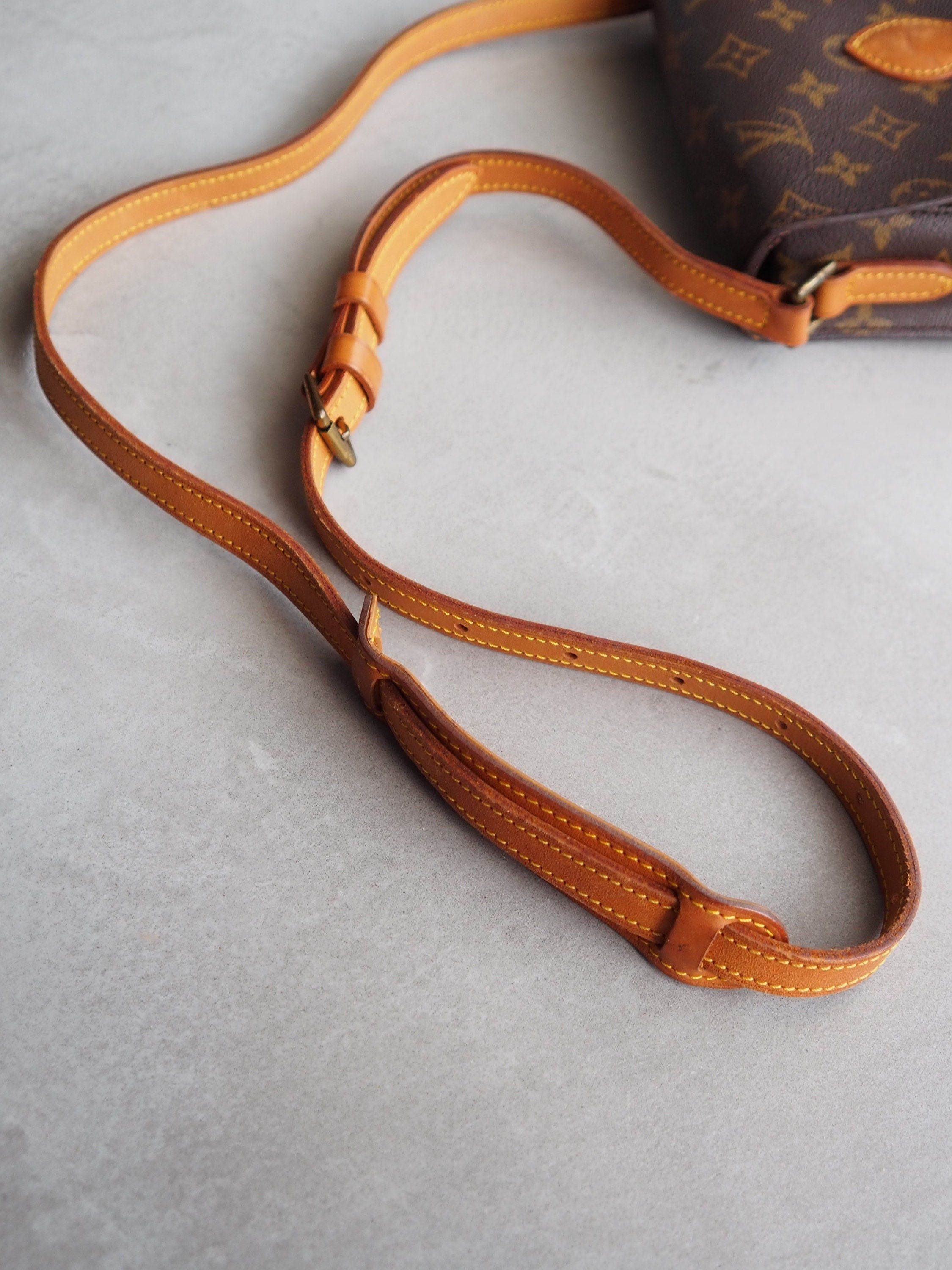 LOUIS VUITTON Monogram Saint Cloud PM Shoulder Bag lV Vintage Cross body Authentic