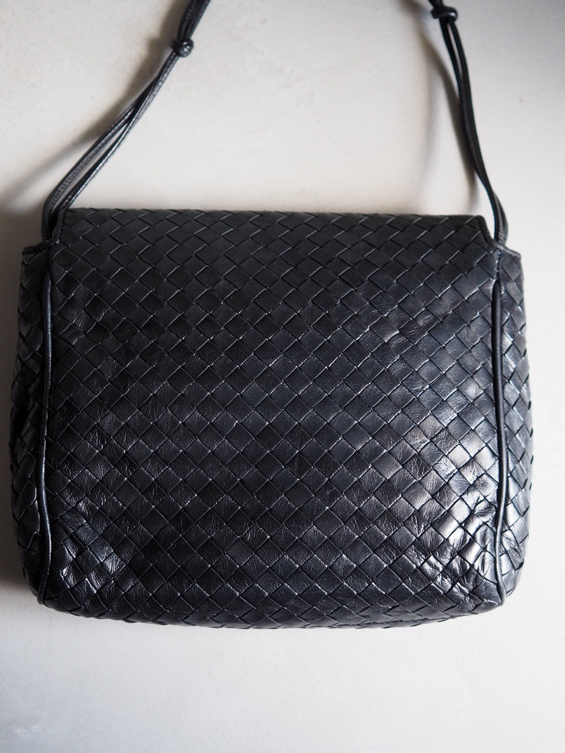 BOTTEGA VENETA Intrecciato Shoulder bag Leather Black Leather Vintage Authentic