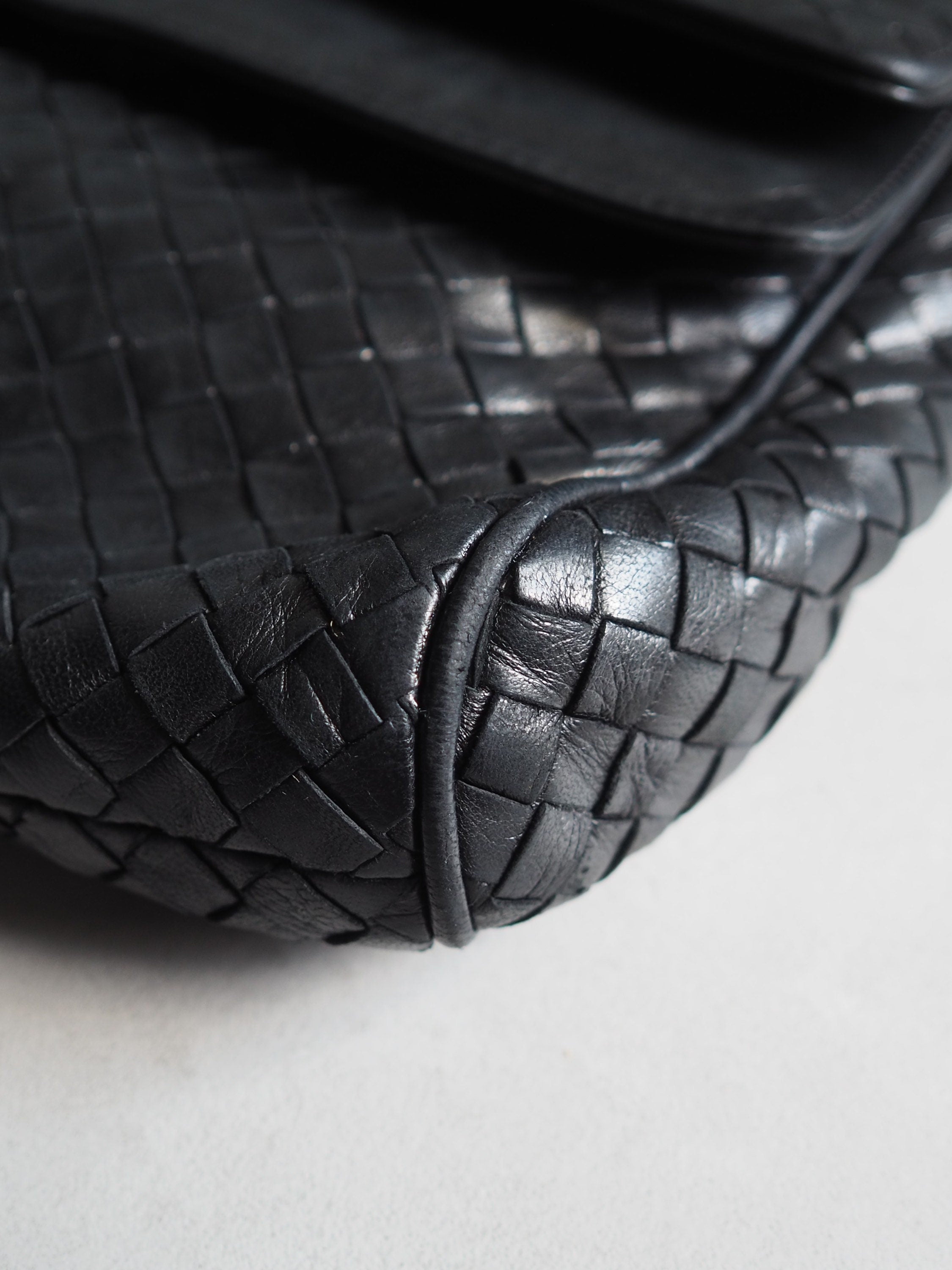 BOTTEGA VENETA Intrecciato Shoulder bag Leather Black Leather Vintage Authentic