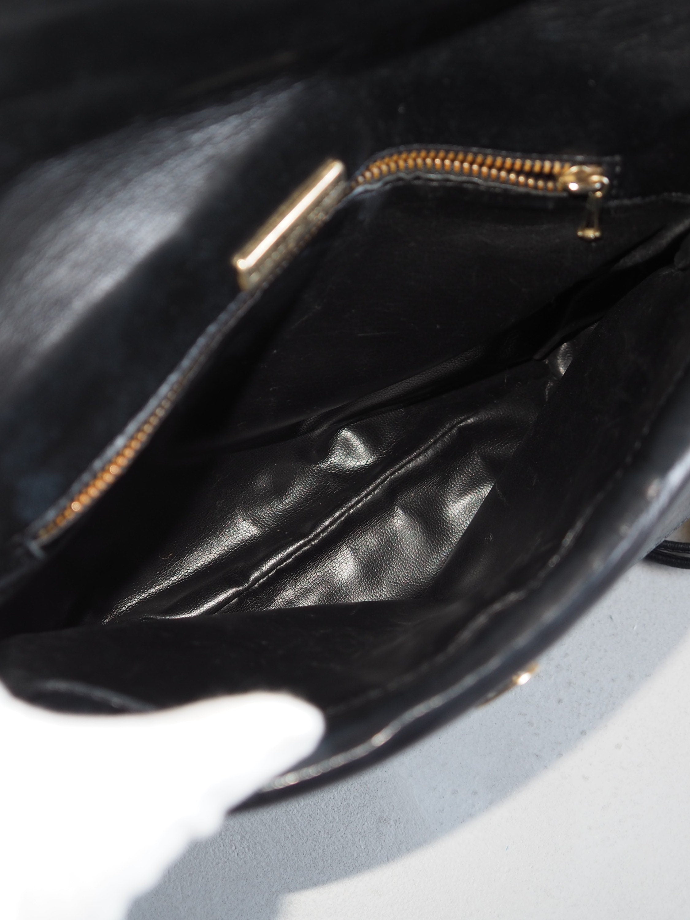 BOTTEGA VENETA Intrecciato Shoulder bag Leather Black Leather Vintage Authentic