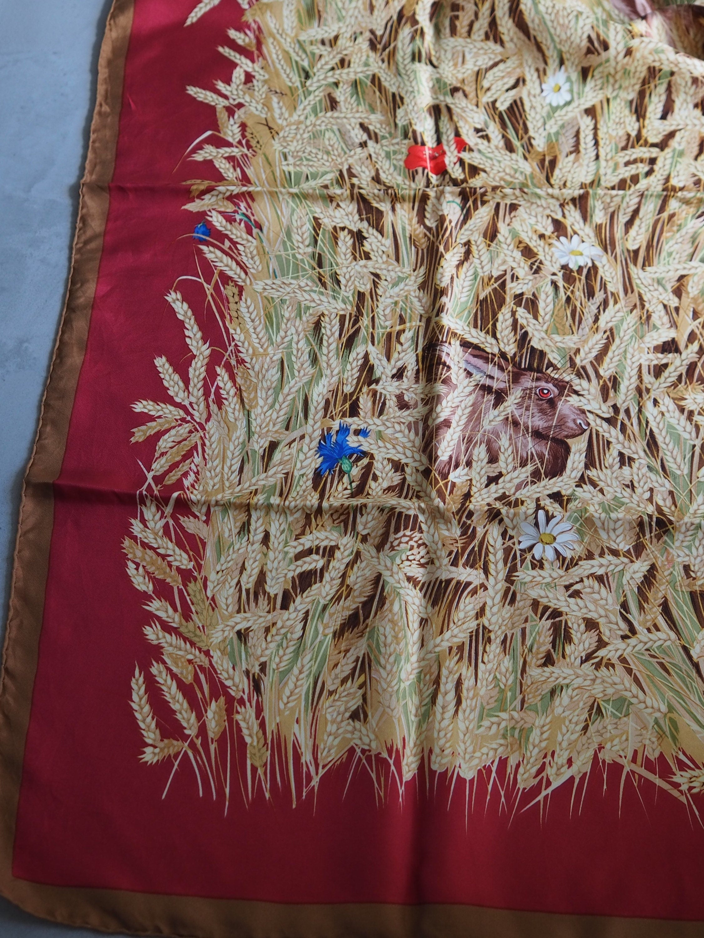 HERMES Scarf Carre 90 " Lapins Dans un Champ de " Bordeaux Silk Rabbit Vintage Authentic