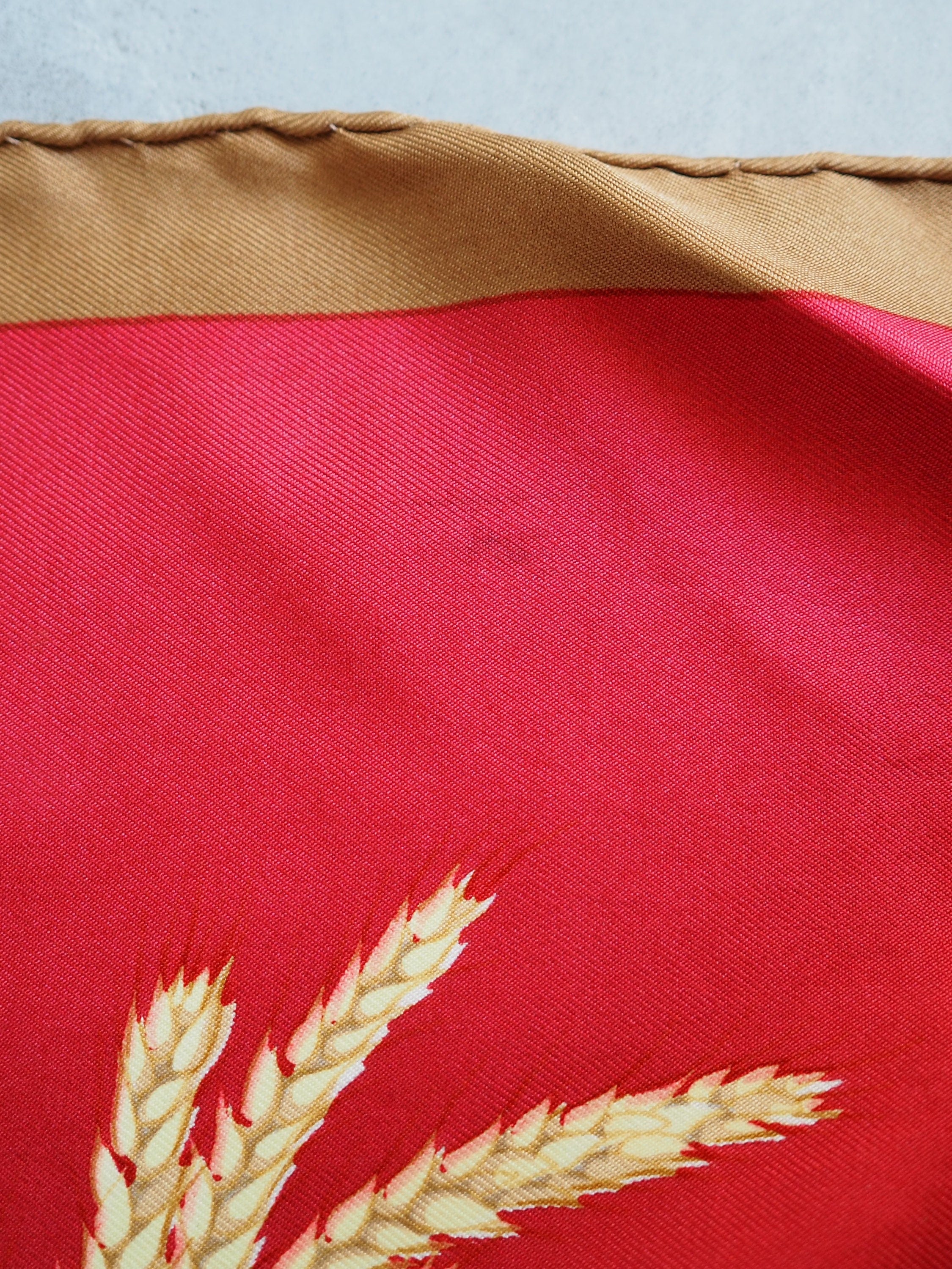 HERMES Scarf Carre 90 " Lapins Dans un Champ de " Bordeaux Silk Rabbit Vintage Authentic