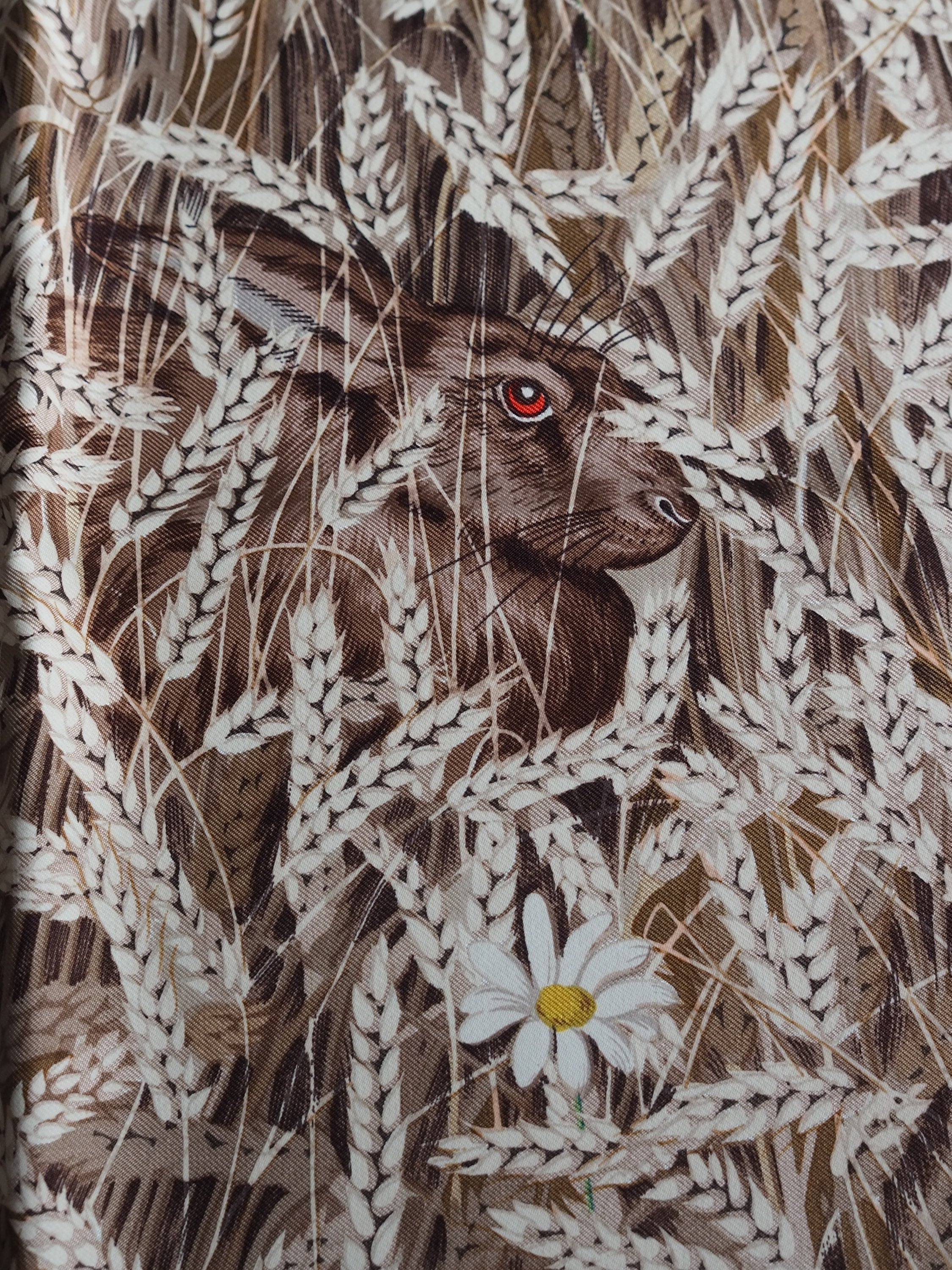 HERMES Scarf Carre 90 " Lapins Dans un Champ de " Beige Silk Rabbit Vintage Authentic