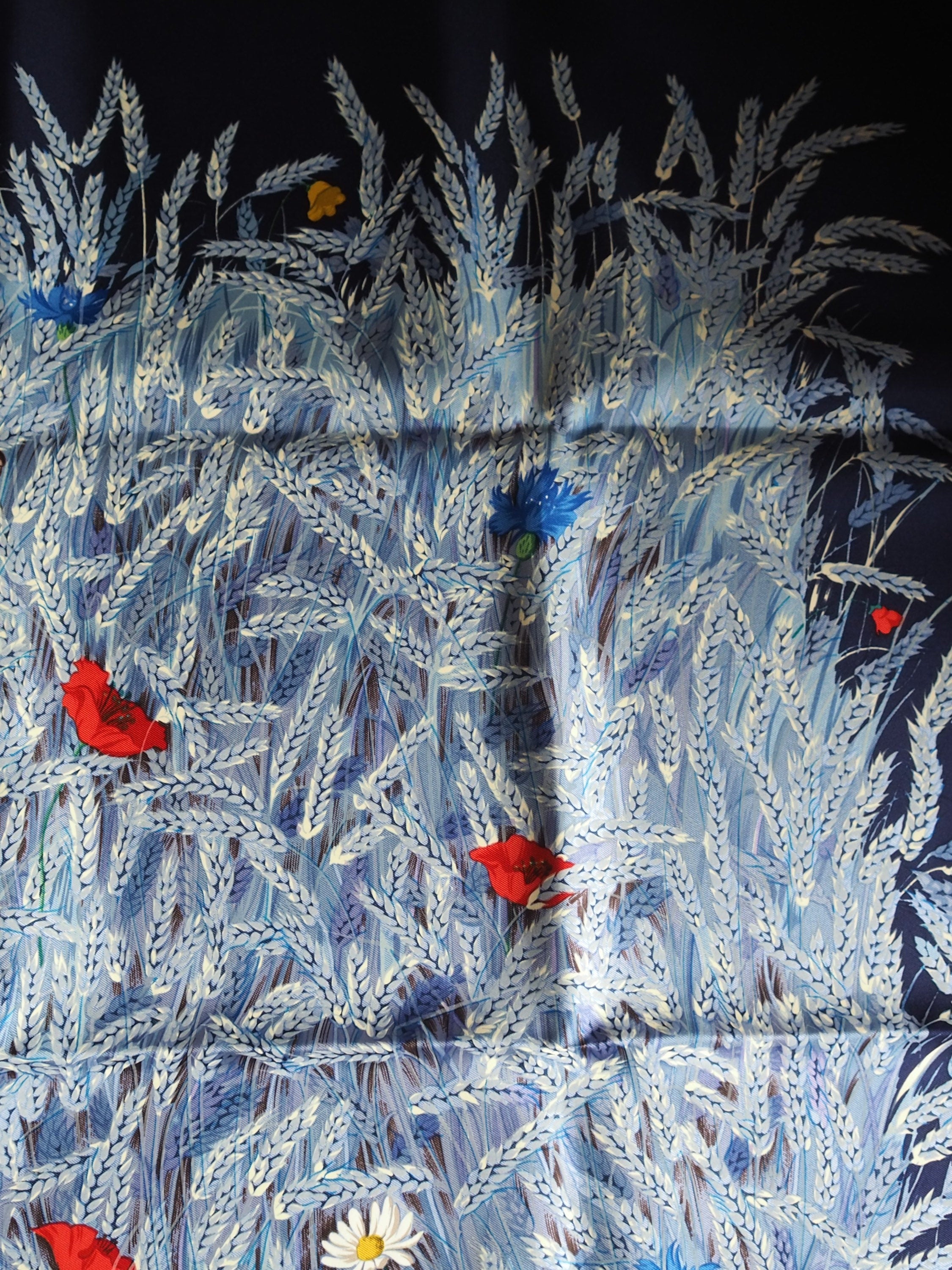 HERMES Scarf Carre 90 " Lapins Dans un Champ de " Blue Silk Rabbit Vintage Authentic