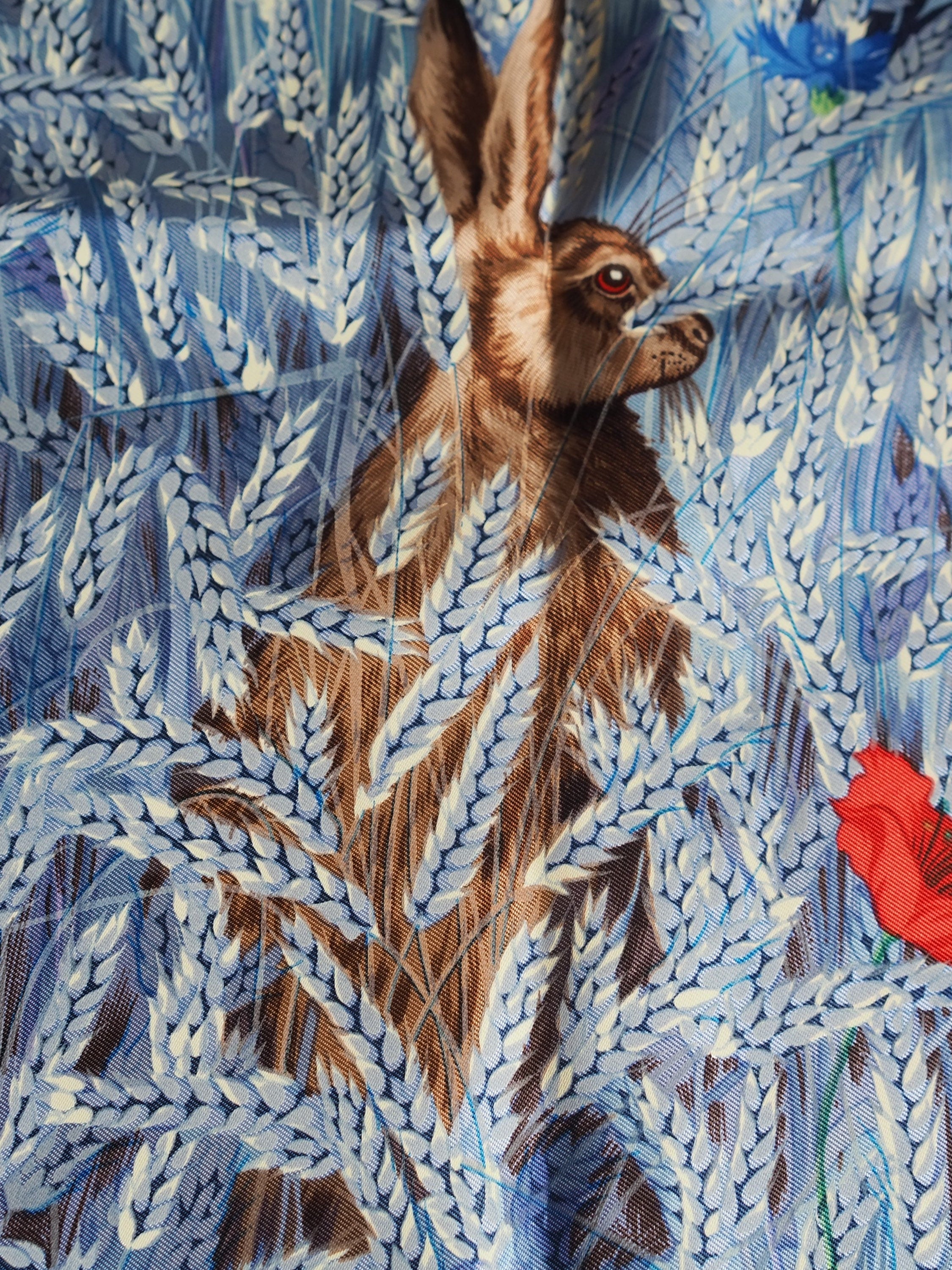 HERMES Scarf Carre 90 " Lapins Dans un Champ de " Blue Silk Rabbit Vintage Authentic
